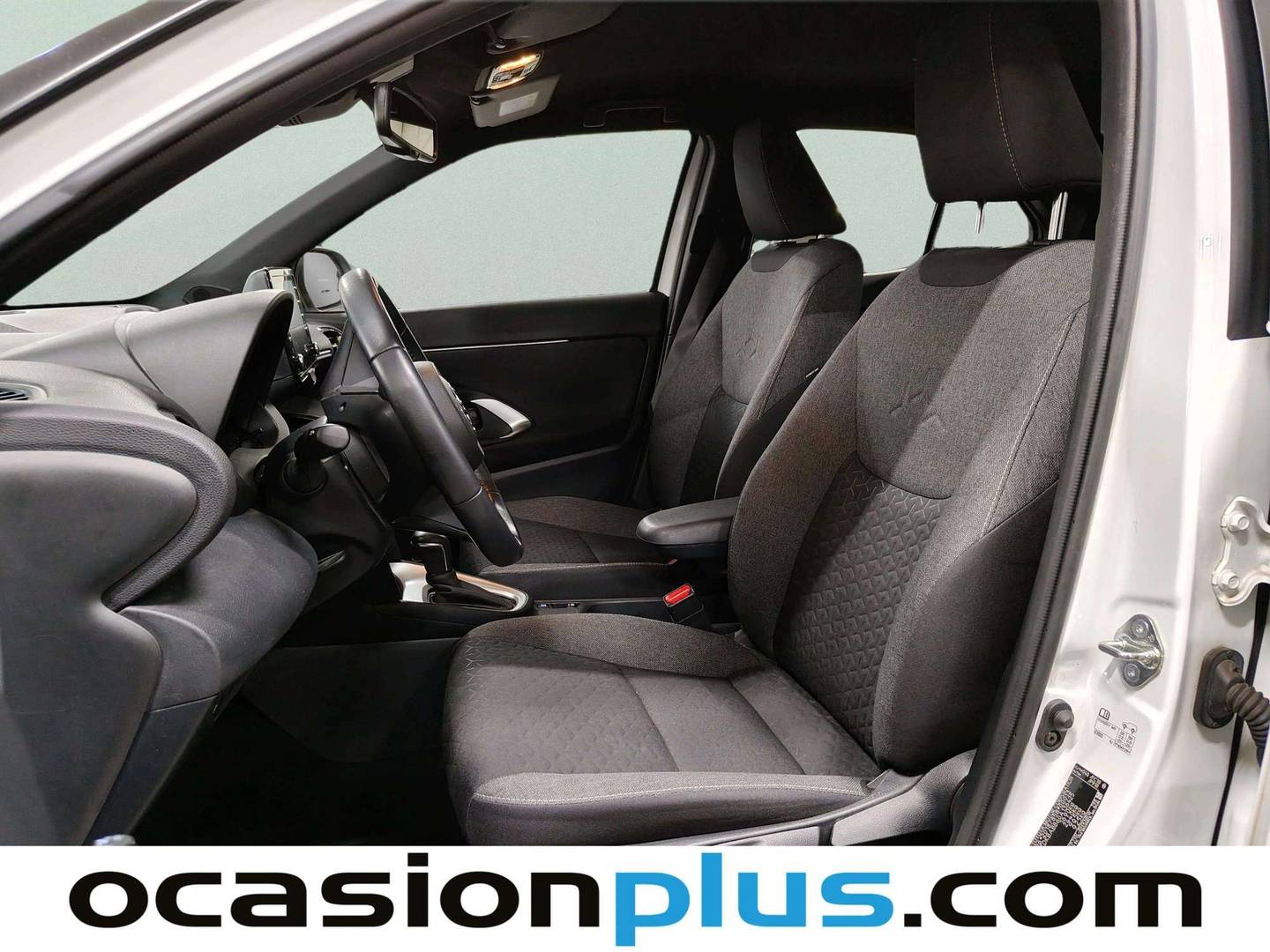 Foto asientos delanteros Toyota Yaris Cross Toyota Yaris Cross 120H Active Tech (116 CV)