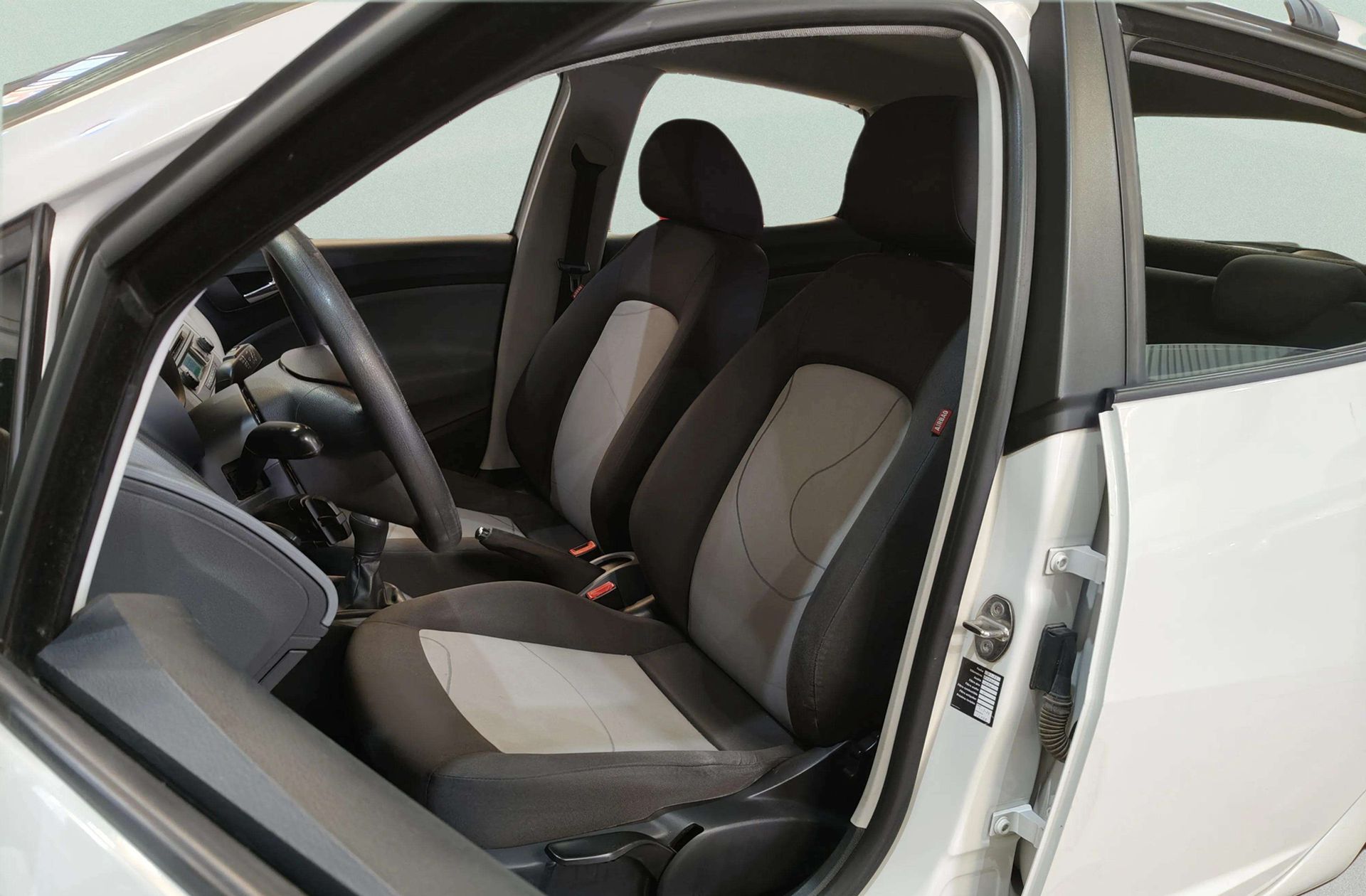 SEAT Ibiza 1.6 TDI CR Reference - foto 9