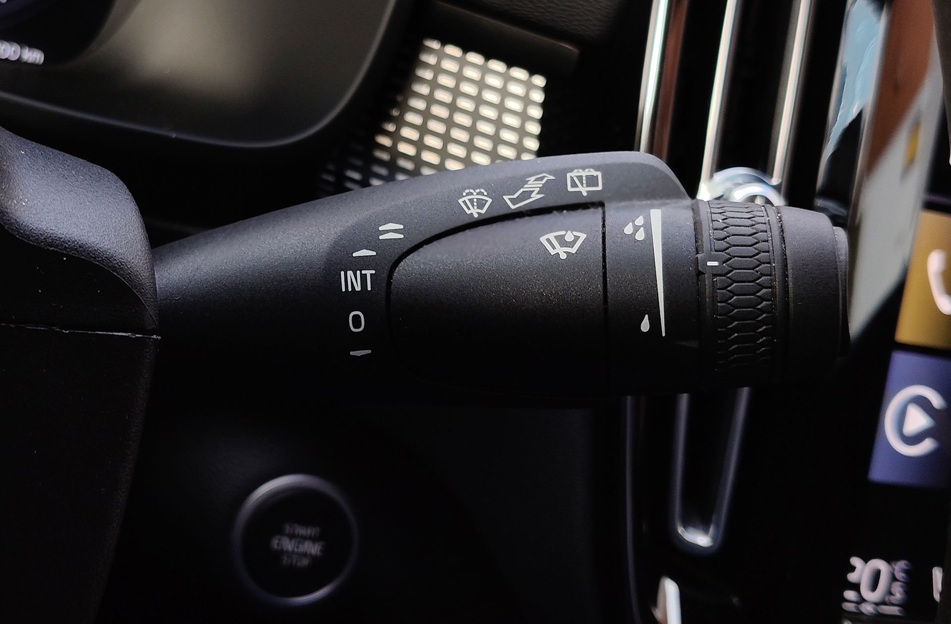 Volvo XC40 T3 R-Design - foto 34