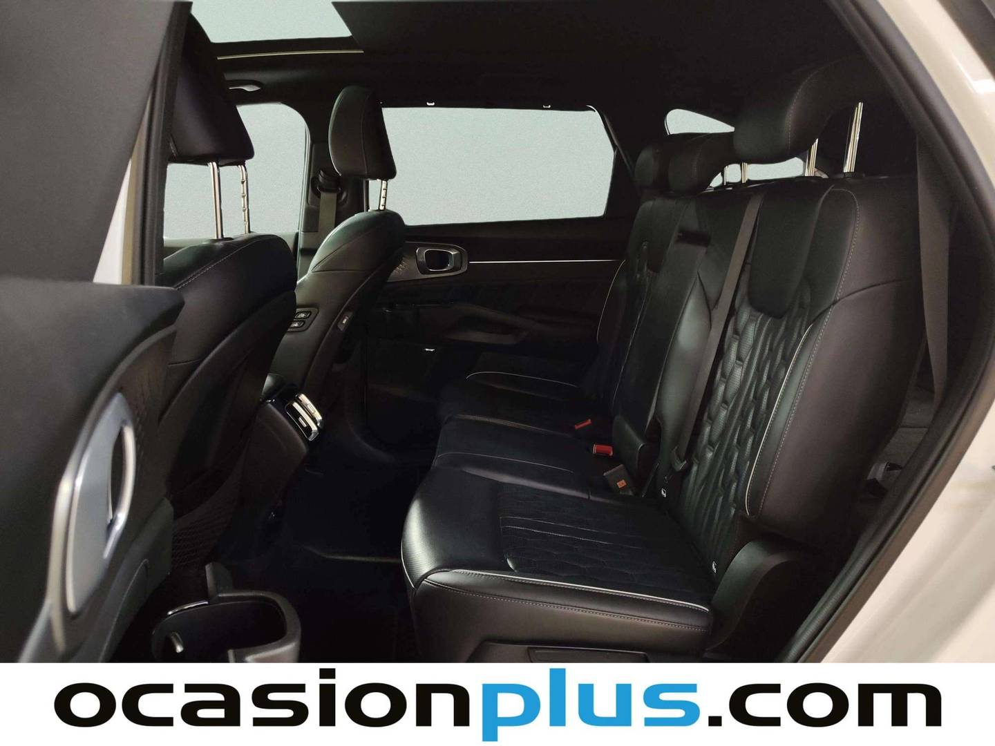 Foto asientos traseros KIA Sorento KIA Sorento 1.6 T-GDi HEV Emotion 4x2 (230 CV)