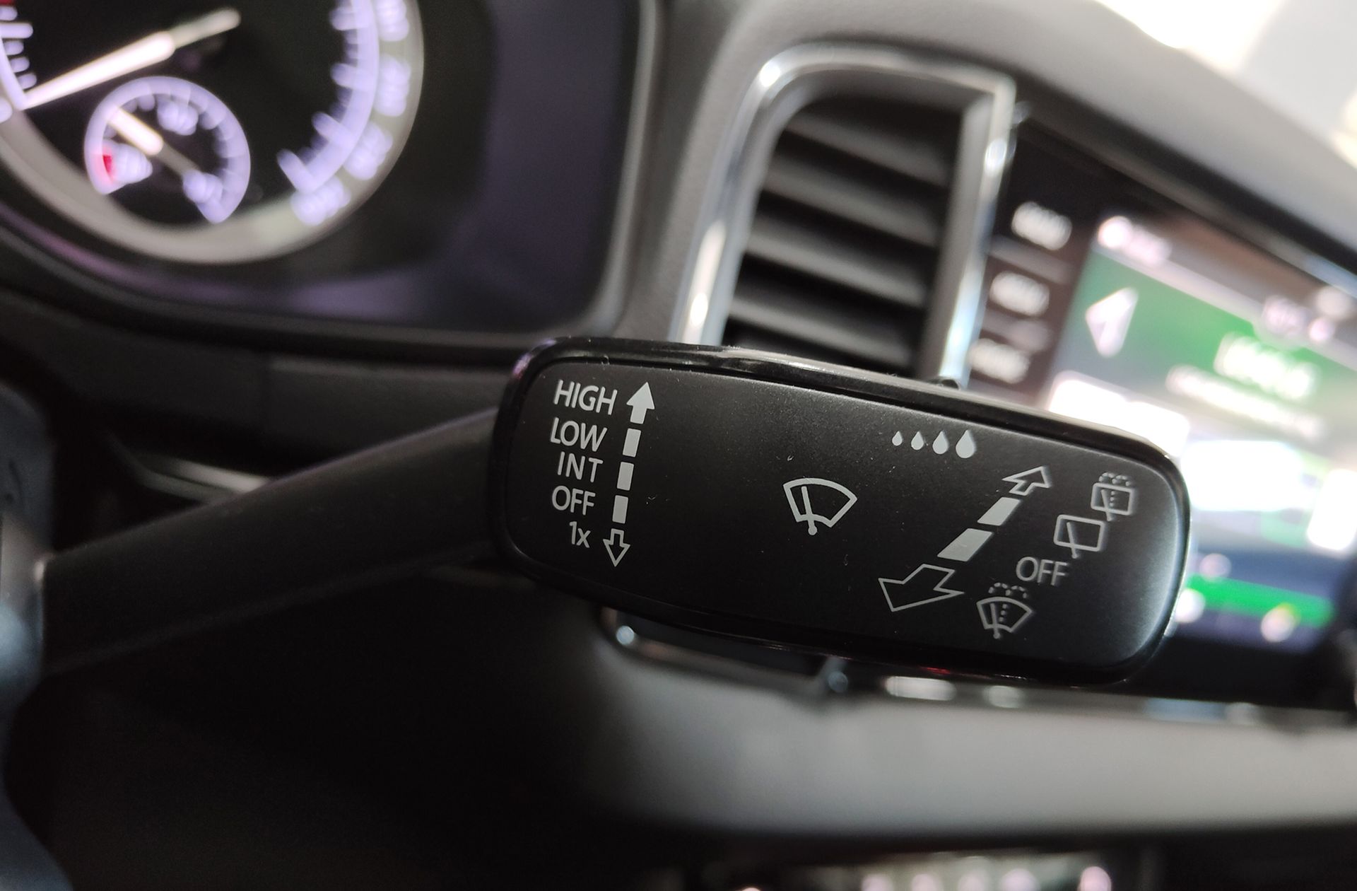 Škoda Karoq 1.5 TSI Sportline - foto 30