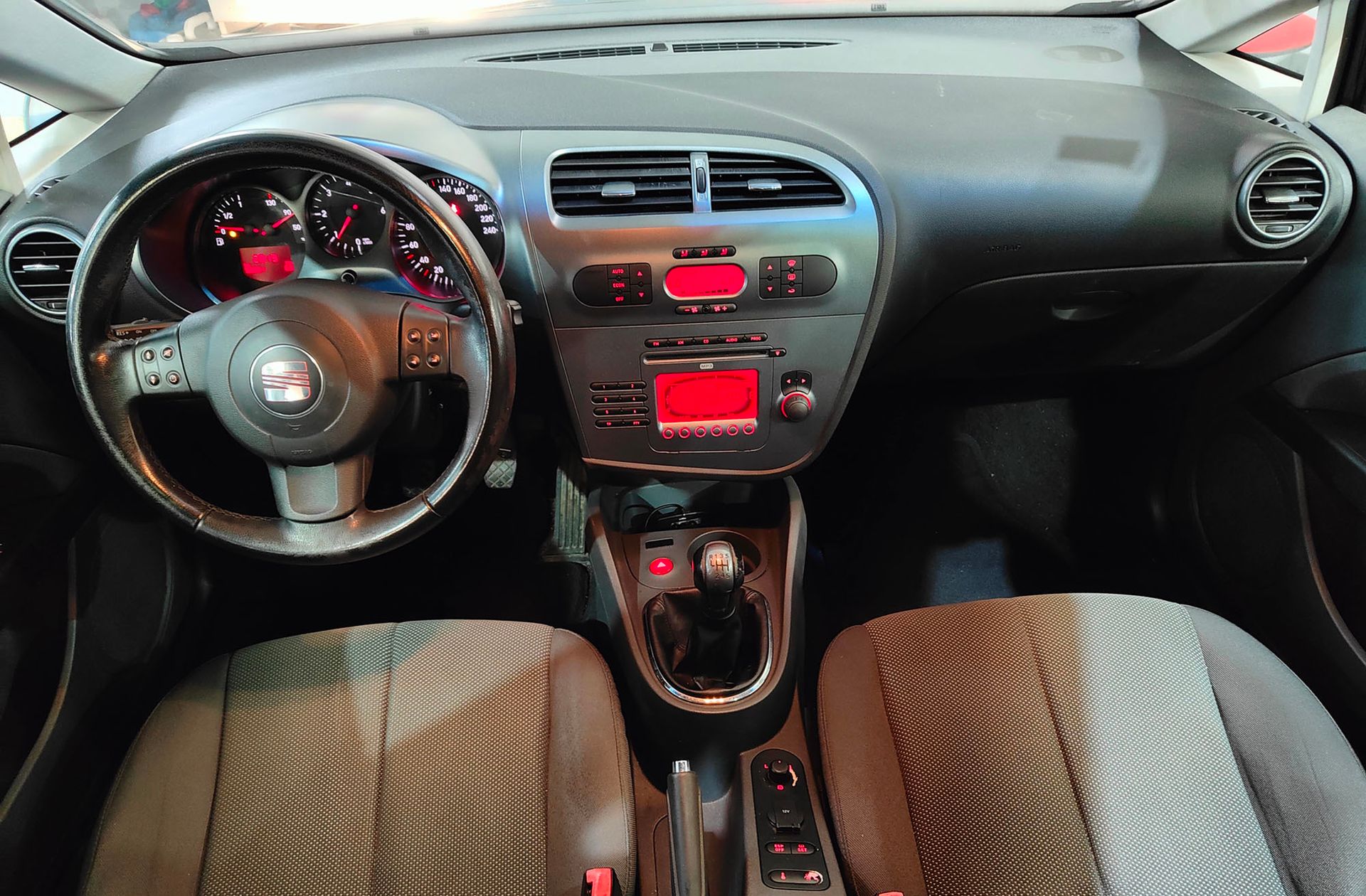 SEAT León 2.0 TDI Stylance - foto 6
