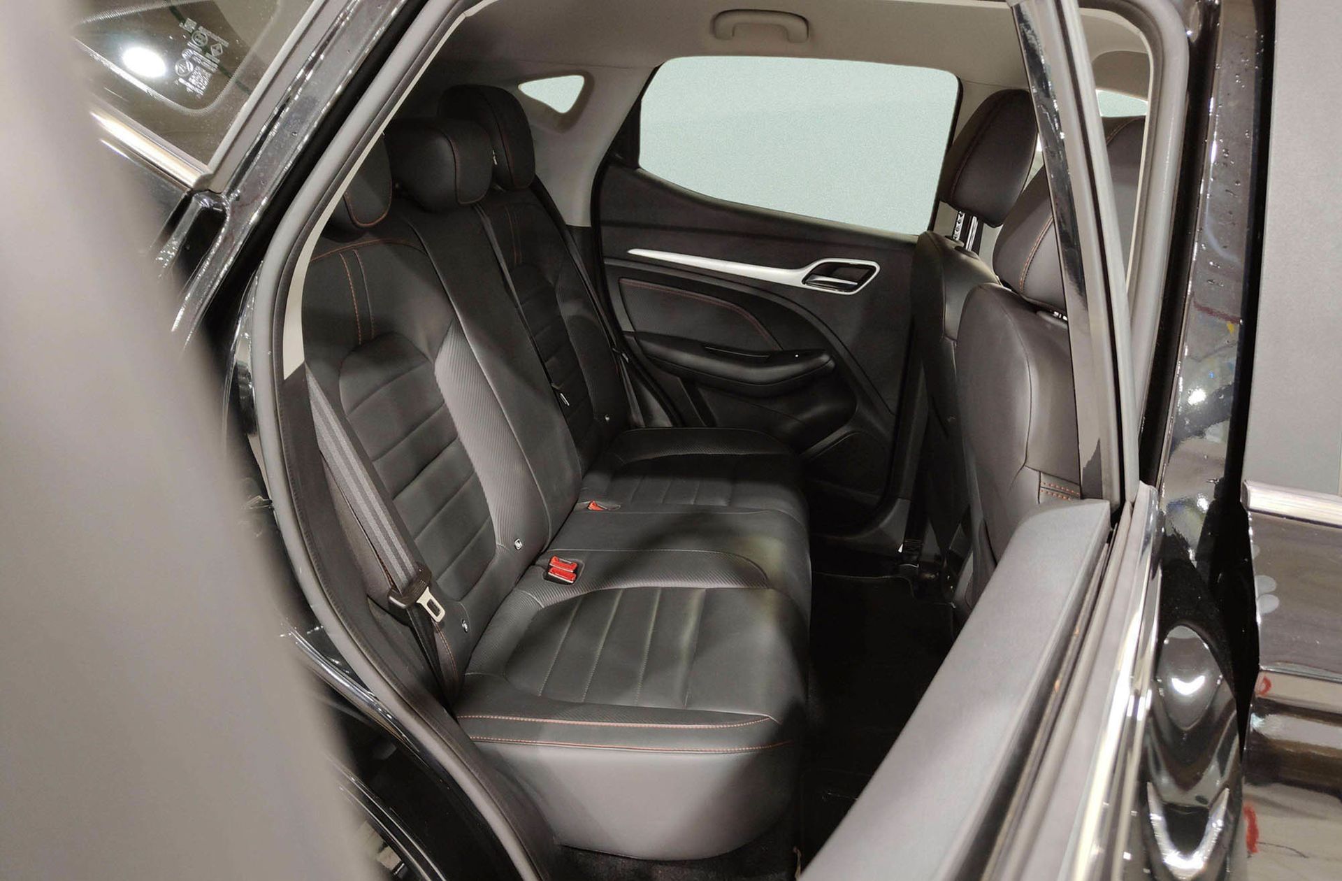 MG ZS 1.5 Luxury - foto 19