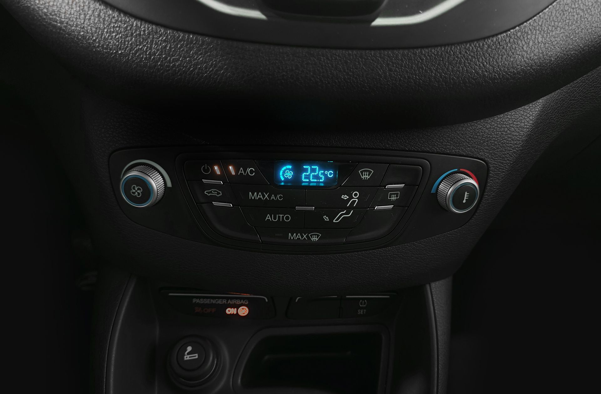 Ford Tourneo Courier 1.5 TDCi Titanium - foto 28