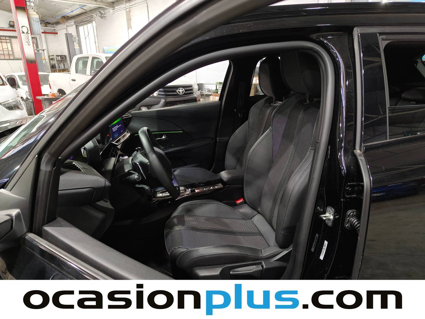 Foto asientos delanteros Peugeot 2008 Peugeot 2008 PureTech 130 S&S GT EAT8 (130 CV)