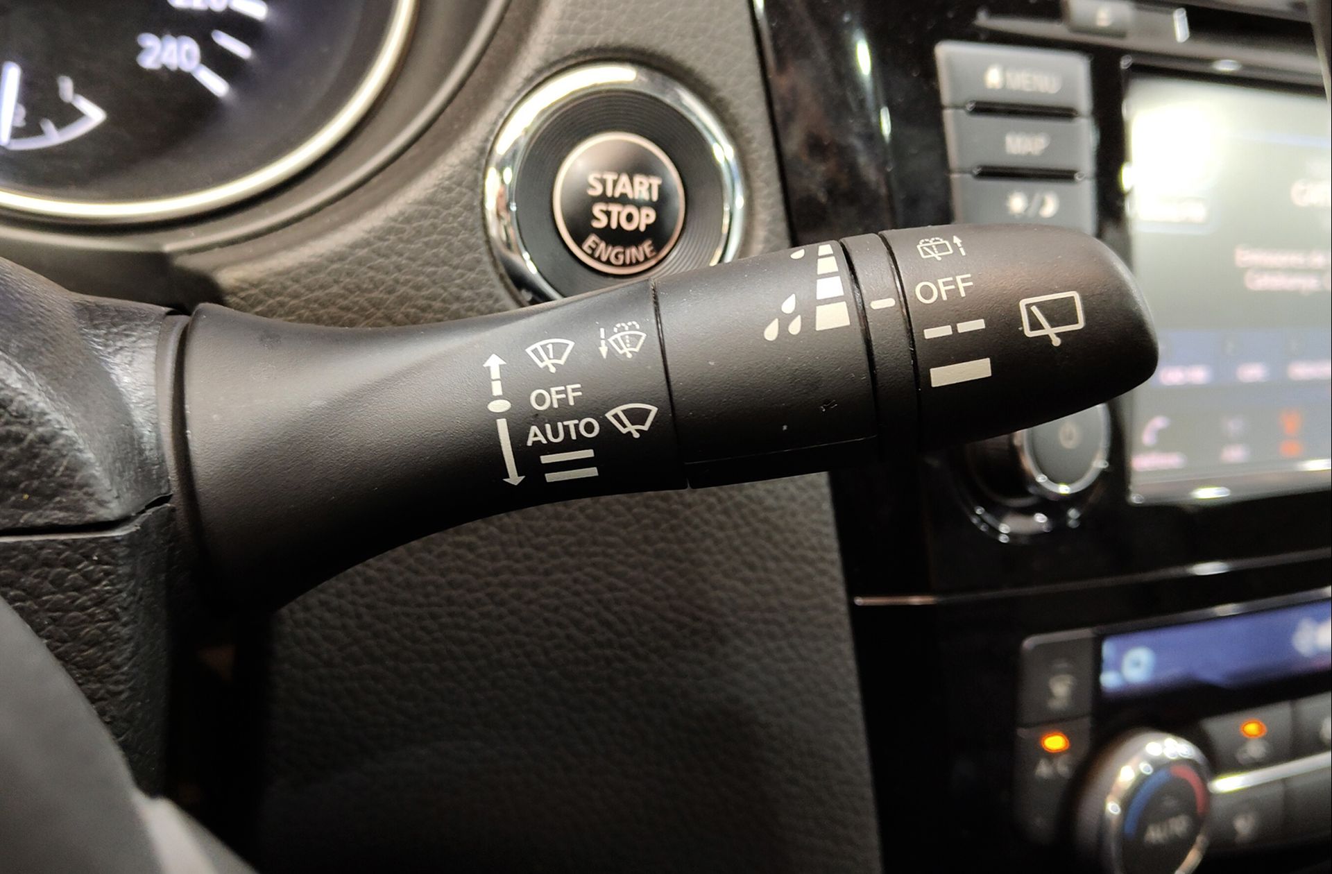 Nissan Qashqai dCi 150 Tekna+ - foto 36