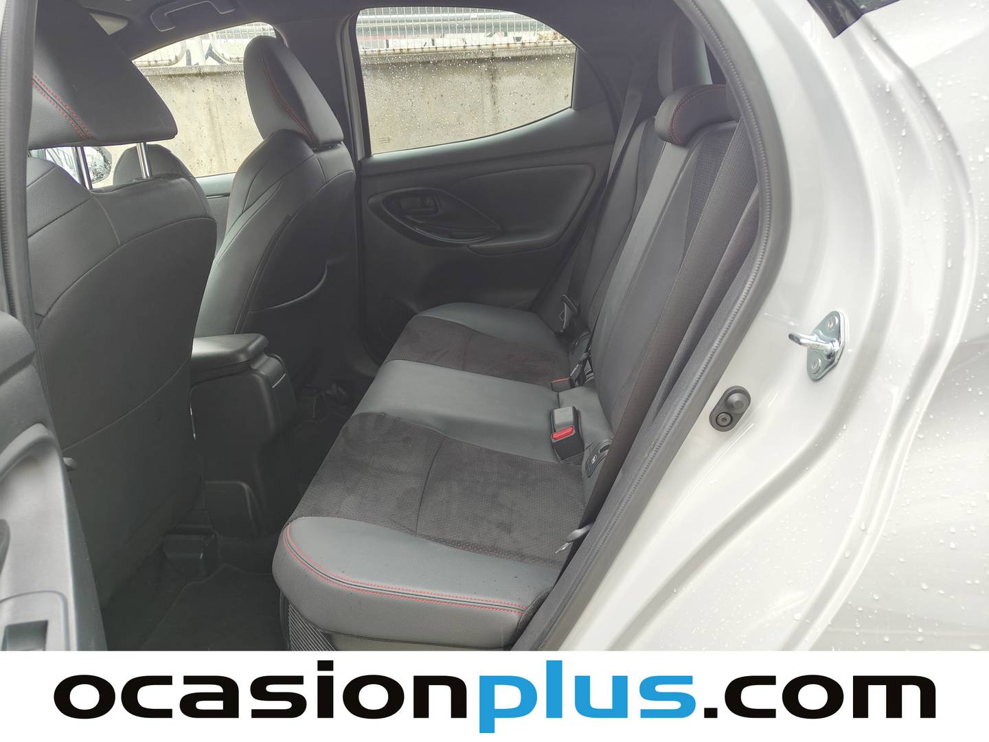 Foto asientos traseros Toyota Yaris Toyota Yaris 130H GR Sport Plus (130 CV)