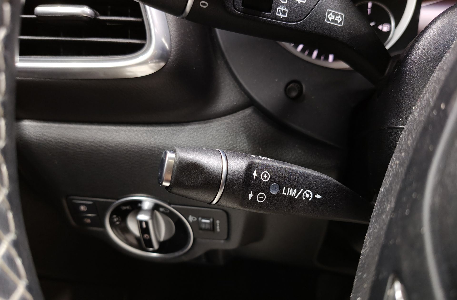 Infiniti Q30 2.2D Premium 7DCT - foto 30
