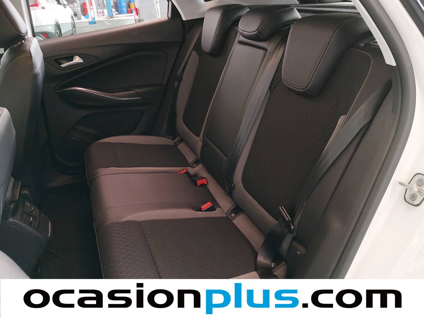 Foto asientos traseros Opel Grandland X Opel Grandland X 1.2 Turbo S&S Design Line Auto (130 CV)