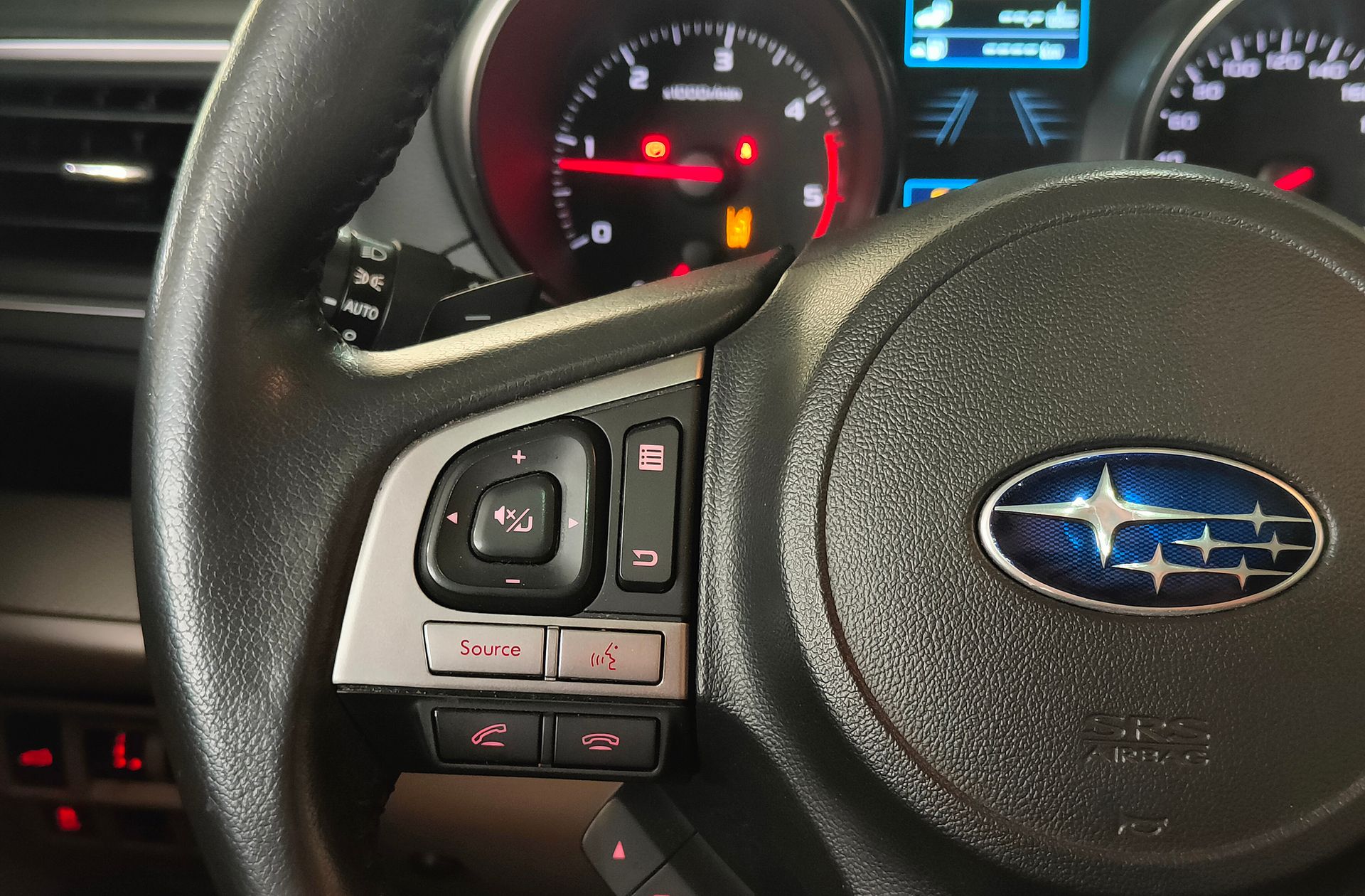 Subaru Outback 2.0 TD Executive Plus CVT Lineartron AWD - foto 32