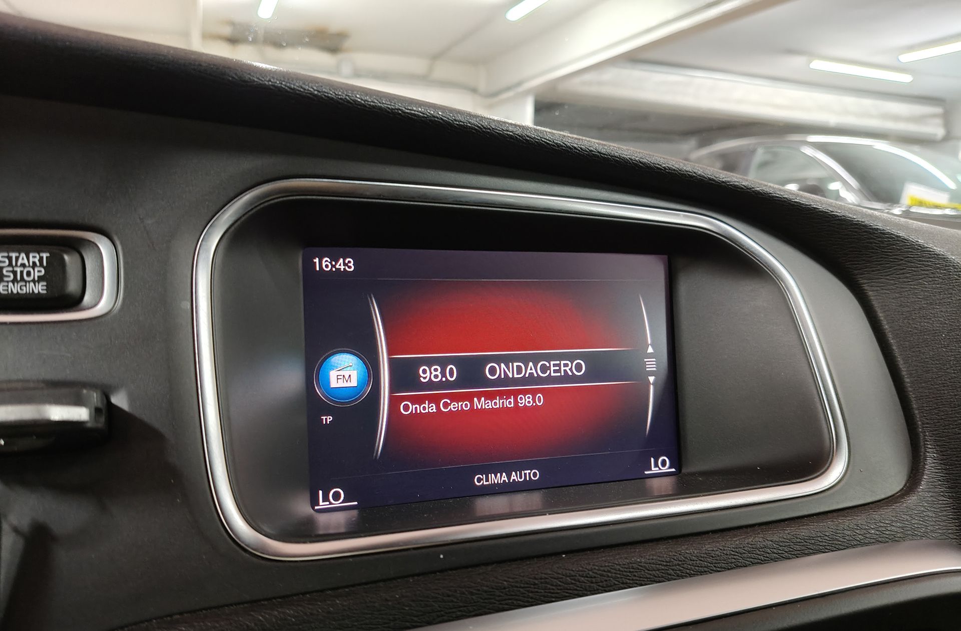 Volvo V40 D4 R-Design Momentum - foto 34
