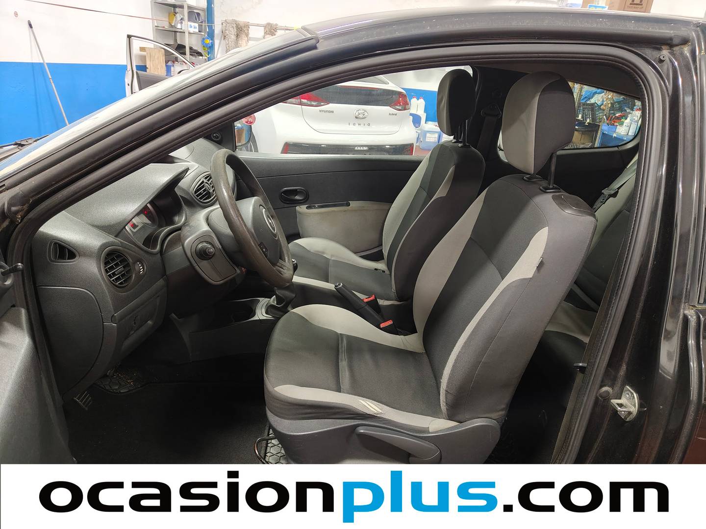 Foto asientos delanteros Renault Clio Renault Clio 1.2 16v Authentique eco2 (75 CV)