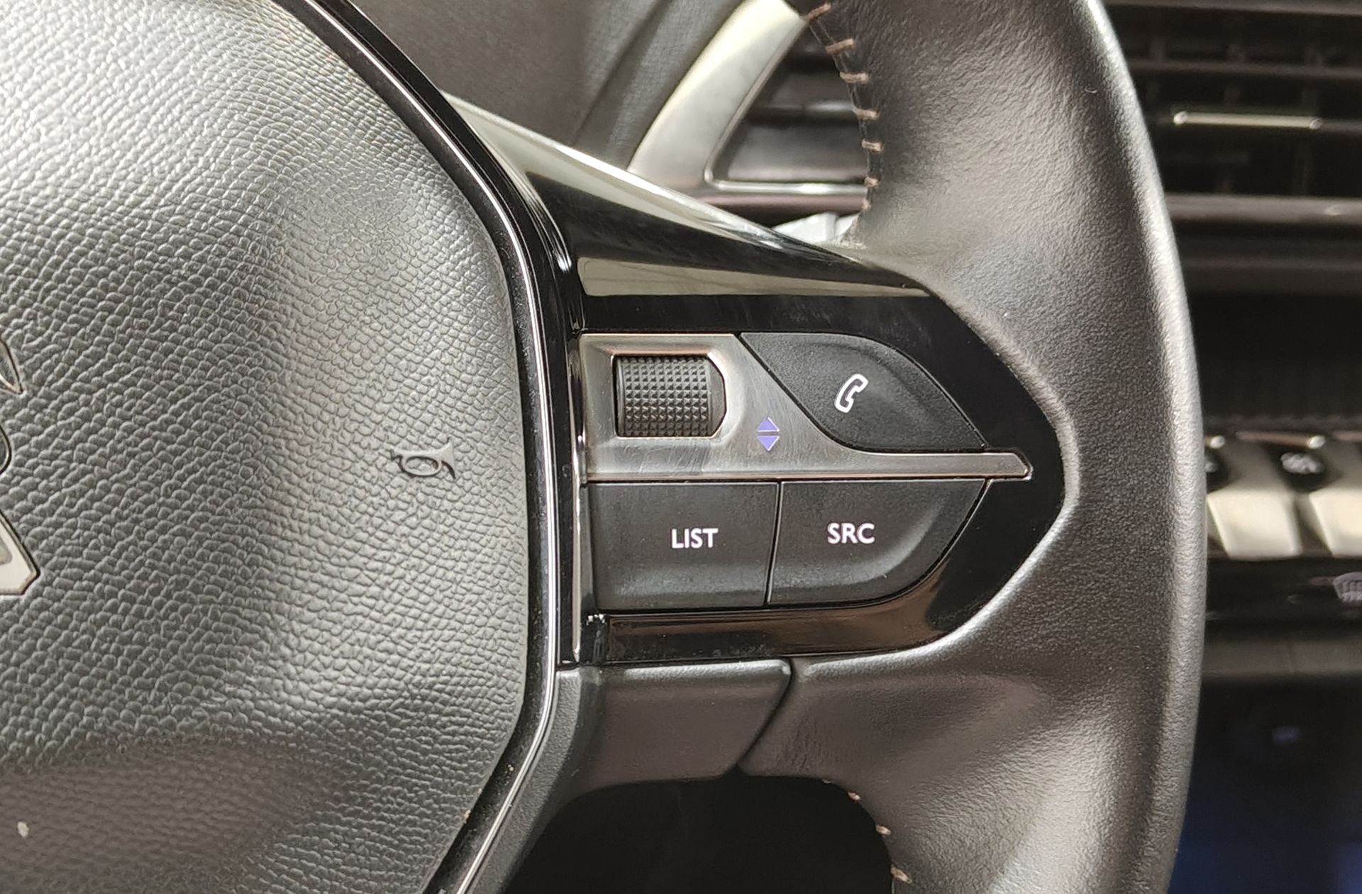 Peugeot 5008 PureTech 130 Allure Pack 7 plazas - foto 30