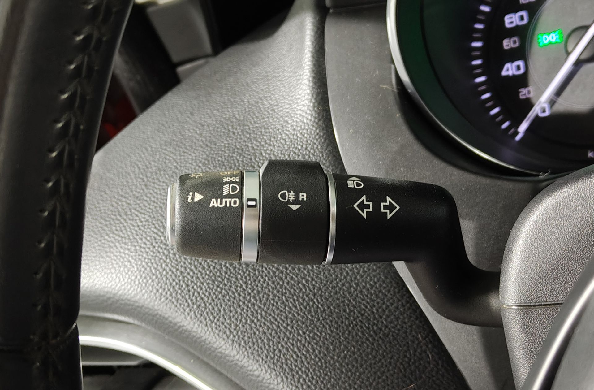 Jaguar XE 2.0 Diesel Pure RWD - foto 21
