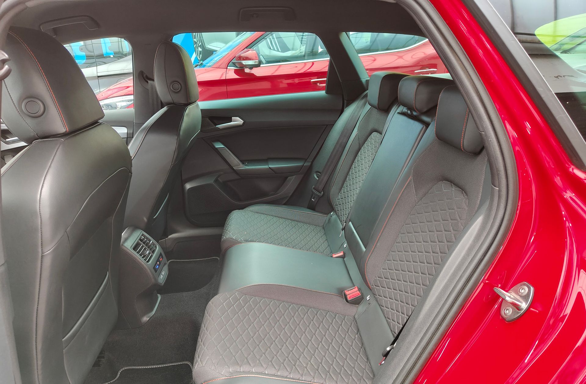 SEAT León ST 2.0 TDI FR Go L DSG - foto 17