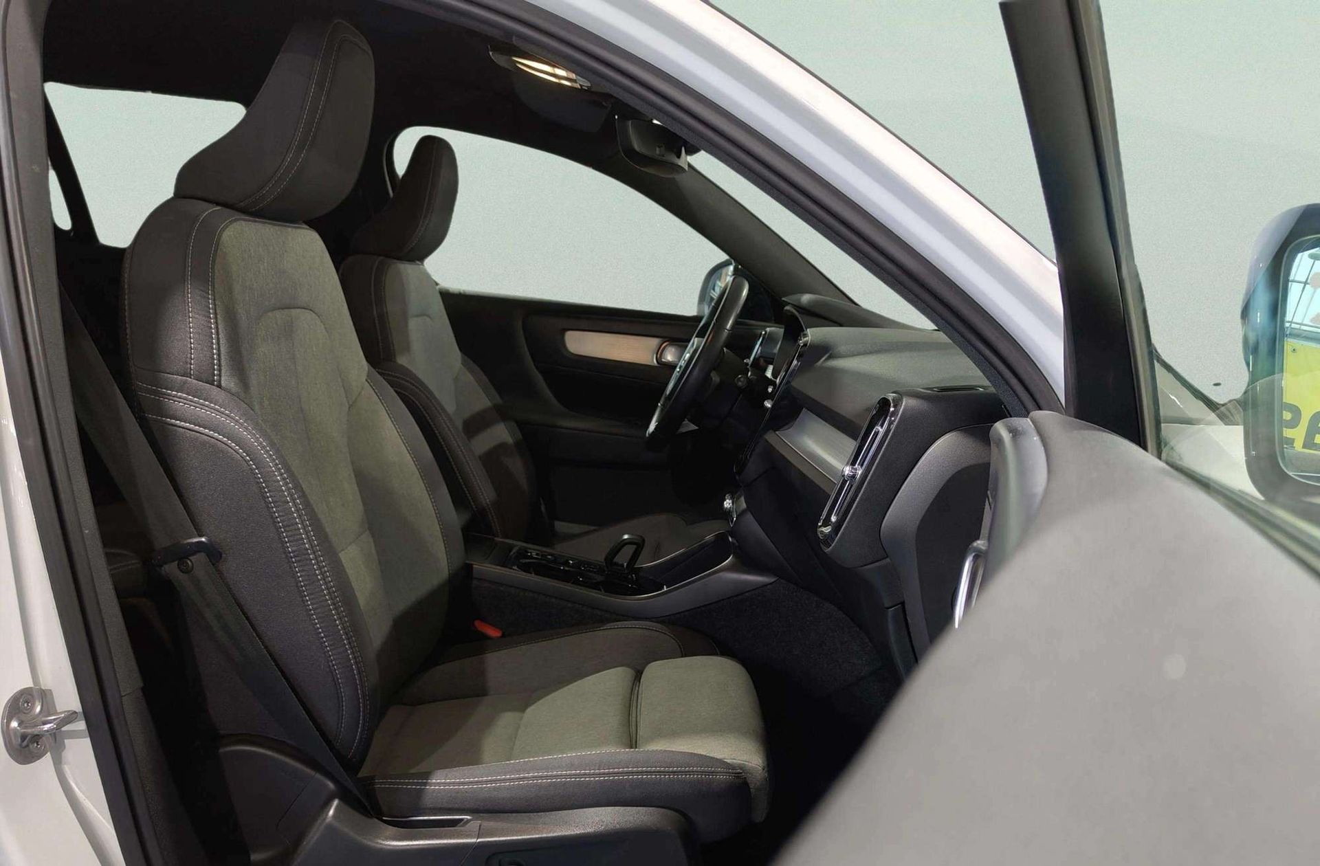 Volvo XC40 B3 Gasolina Mild hybrid Plus Dark - foto 24