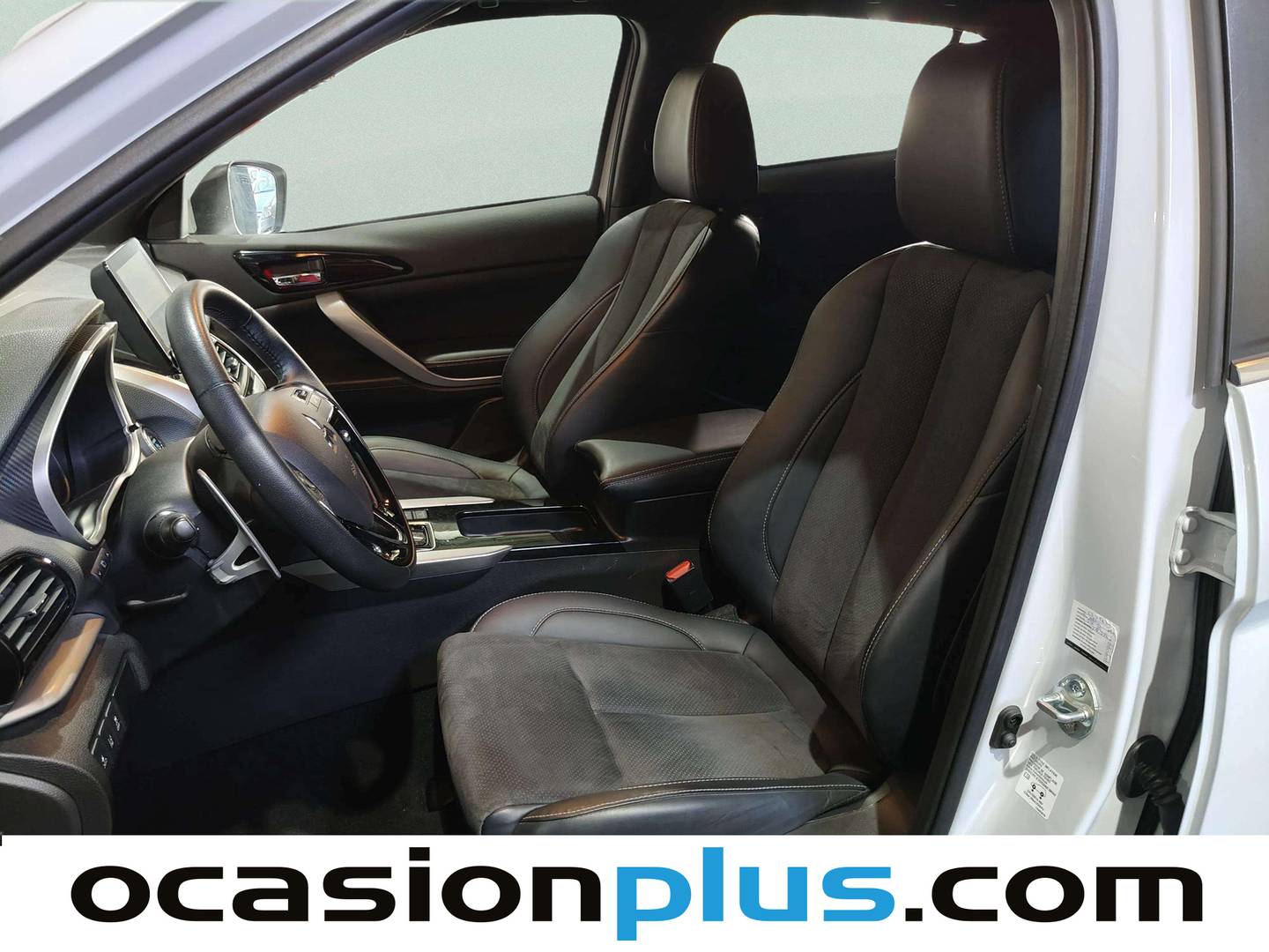 Foto asientos delanteros Mitsubishi Eclipse Cross Mitsubishi Eclipse Cross 2.4 PHEV Kaiteki 4WD Auto (188 CV)