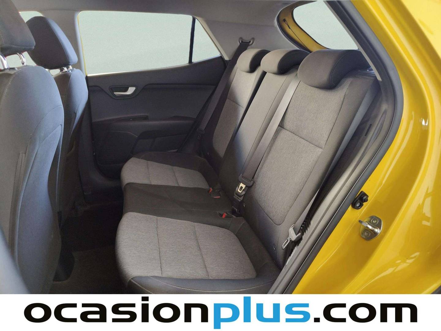Foto asientos traseros KIA Stonic KIA Stonic 1.0 T-GDi MHEV iMT Concept (100 CV)