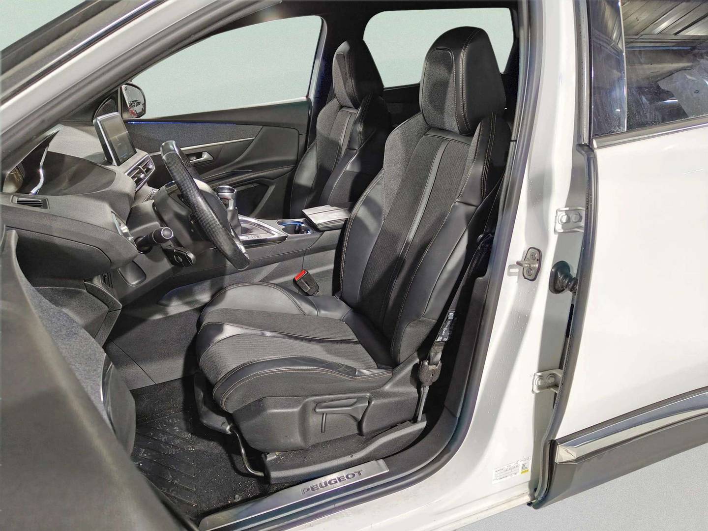 Foto Peugeot 5008 Peugeot 5008 BlueHDI 120 S&S GT Line (120 CV) 7 Plazas