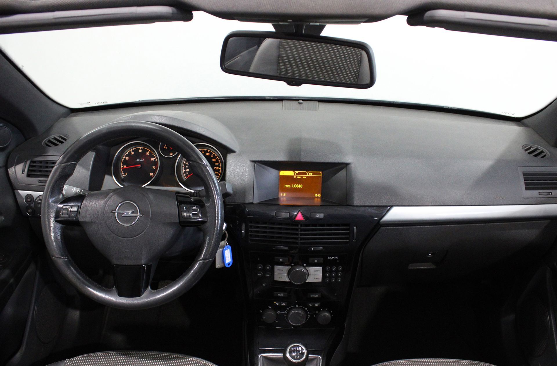 Opel Astra 1.8 Twin Top Cosmo - foto 6