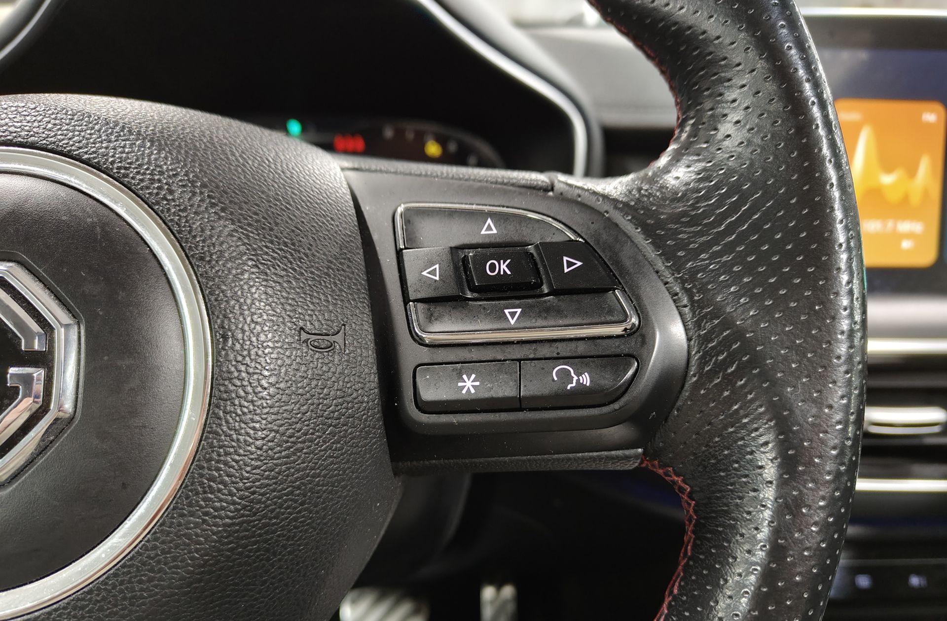 MG HS 1.5 Turbo GDI Luxury DCT - foto 32