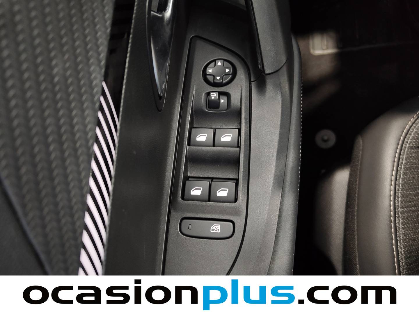 Peugeot 2008 Peugeot 2008 Allure Hybrid eDCS6 (145 CV) km 0