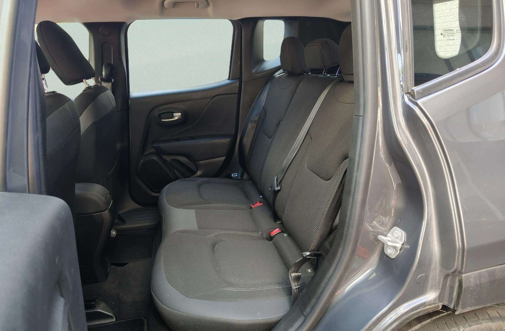 Jeep Renegade eHybrid 1.5 Limited ATX - foto 11