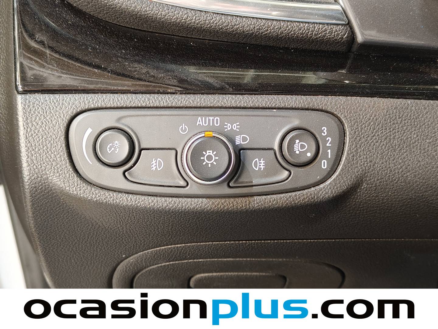 Foto Opel Mokka X Opel Mokka X 1.6 CDTI S&S Selective 4X2 Auto (136 CV)