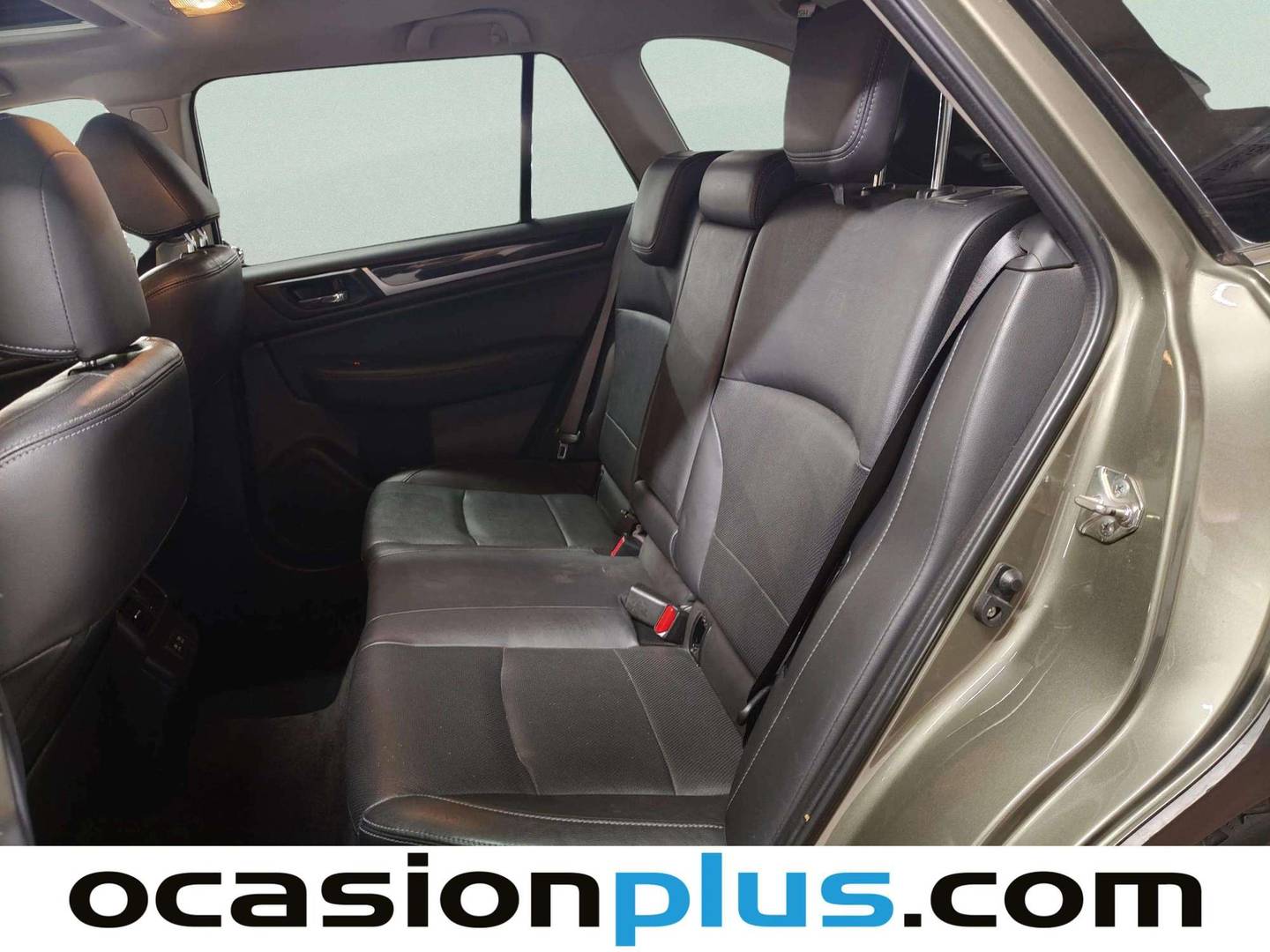 Foto asientos traseros Subaru Outback Subaru Outback 2.5 Executive Plus AWD CVT Lineartronic (175 CV)