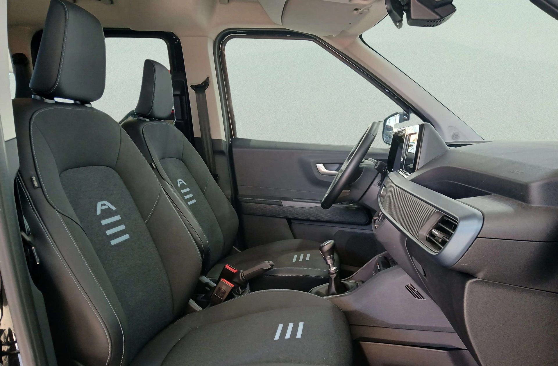 Ford Tourneo Courier 1.0 EcoBoost Active - foto 17