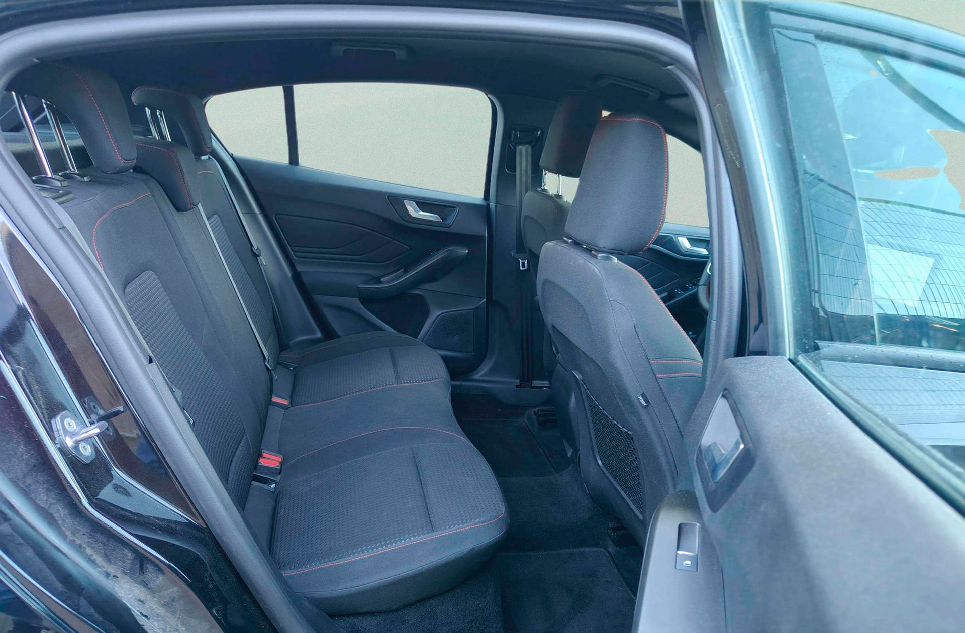 Ford Focus 1.0 EcoBoost MHEV ST-Line - foto 16