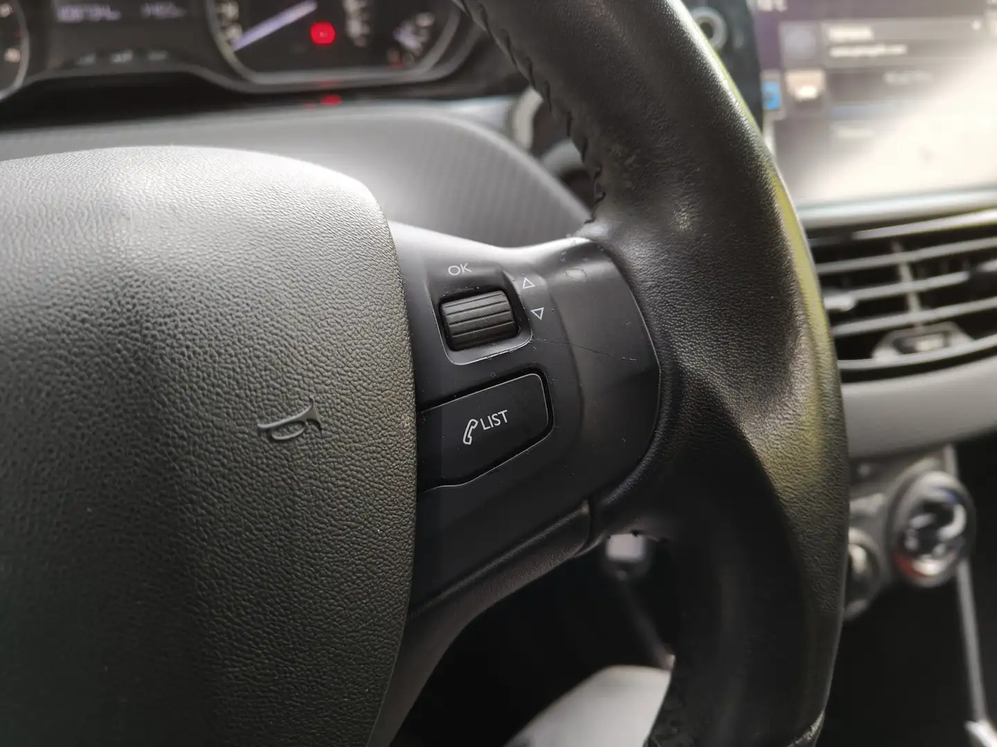 Foto Peugeot 2008 Peugeot 2008 BlueHDi 100 S&S Active (100 CV)