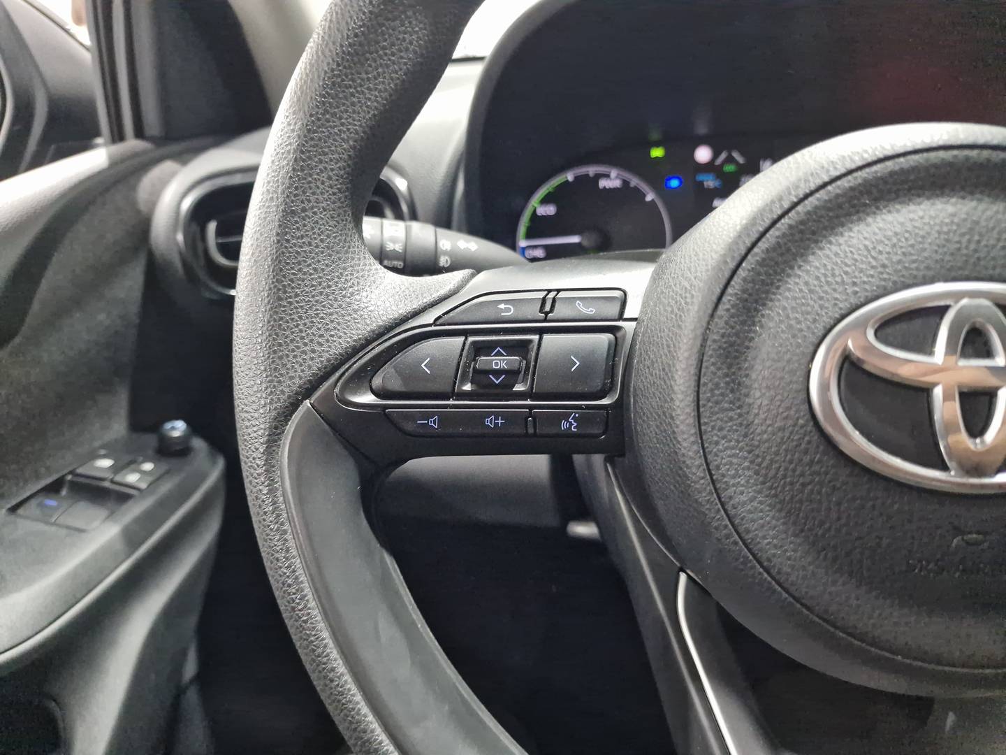 Foto Toyota Yaris Toyota Yaris 120H Business Plus (116 CV)