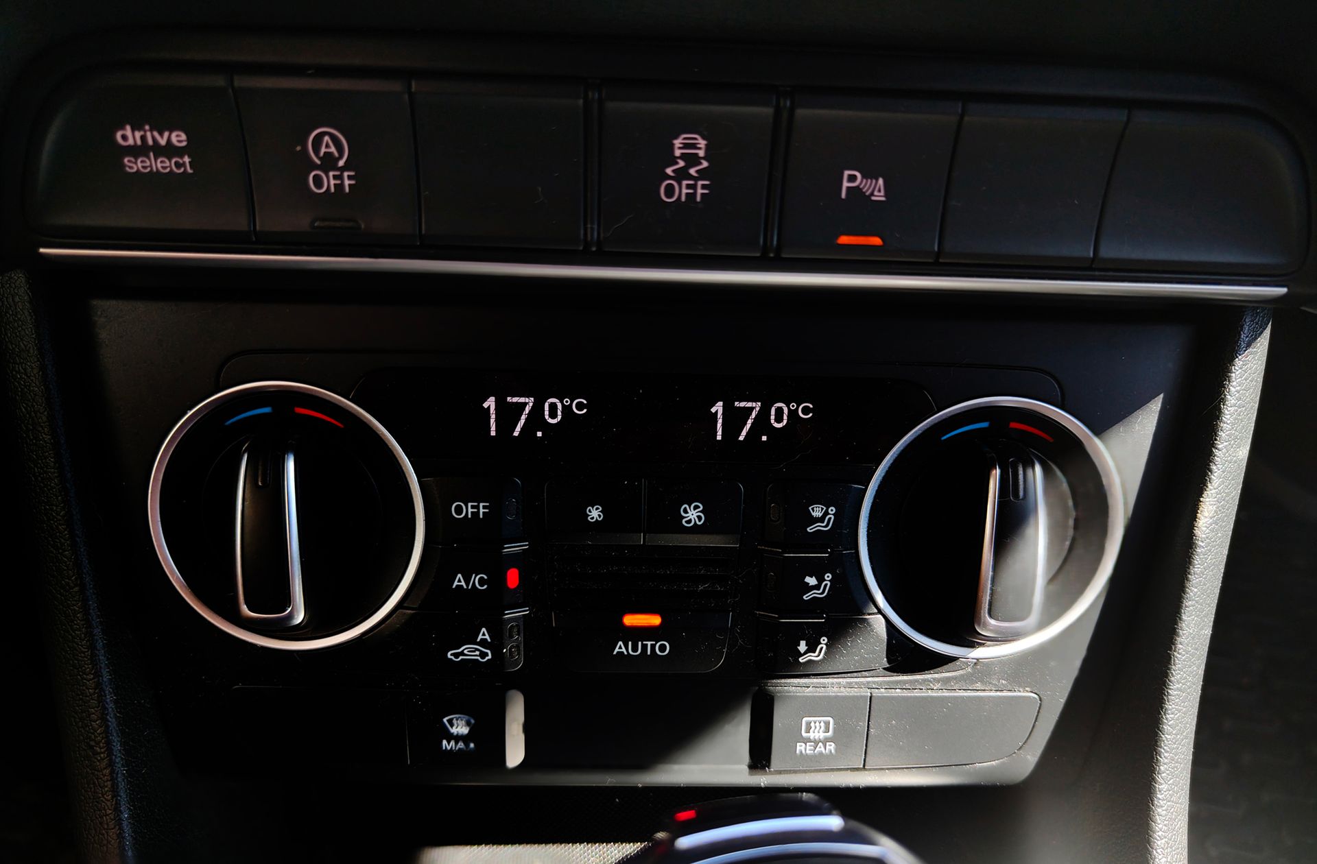 Audi Q3 design edition 2.0 TDI quattro S tronic - foto 27