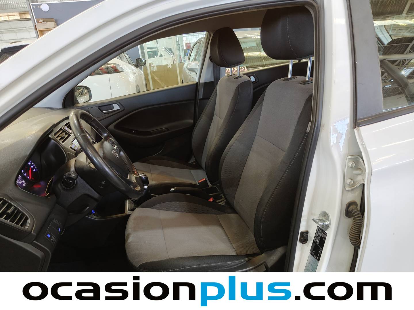 Foto asientos delanteros Hyundai i20 Hyundai i20 1.2 MPI Essence LE (75 CV)