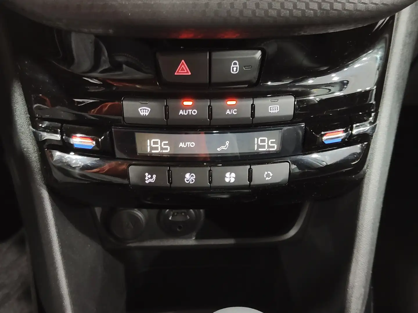 Foto Peugeot 2008 Peugeot 2008 PureTech 110 S&S Allure EAT6 (110 CV)