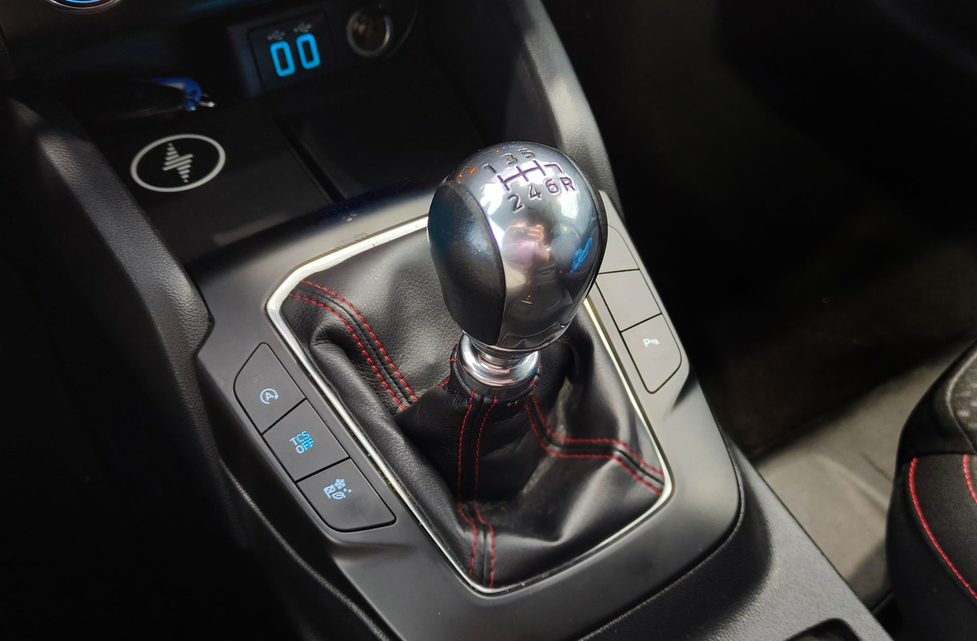 Ford Focus 1.0 EcoBoost MHEV ST-Line - foto 6
