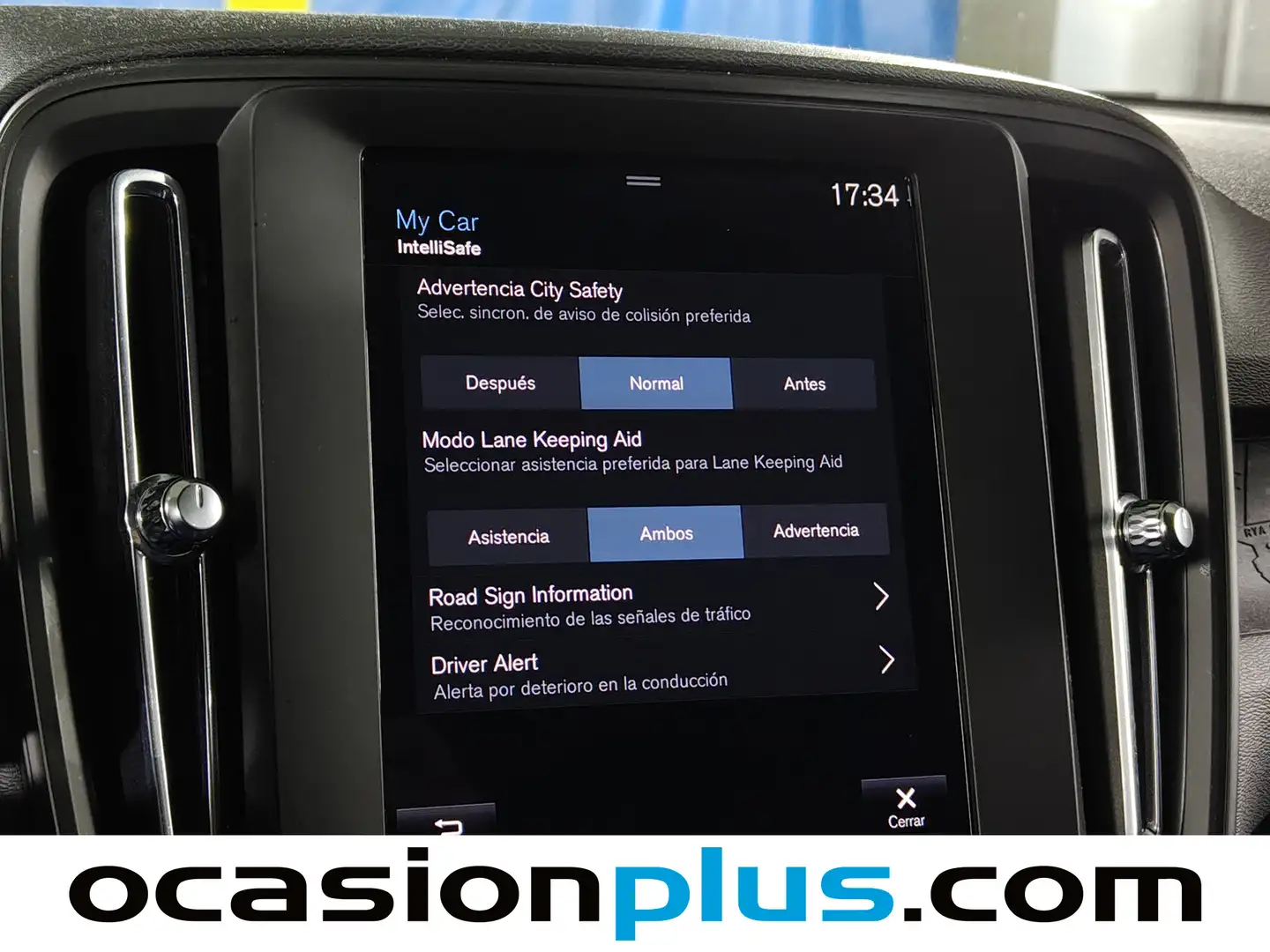 Foto Volvo XC40 Volvo XC40 T2 Momentum Core (129 CV)