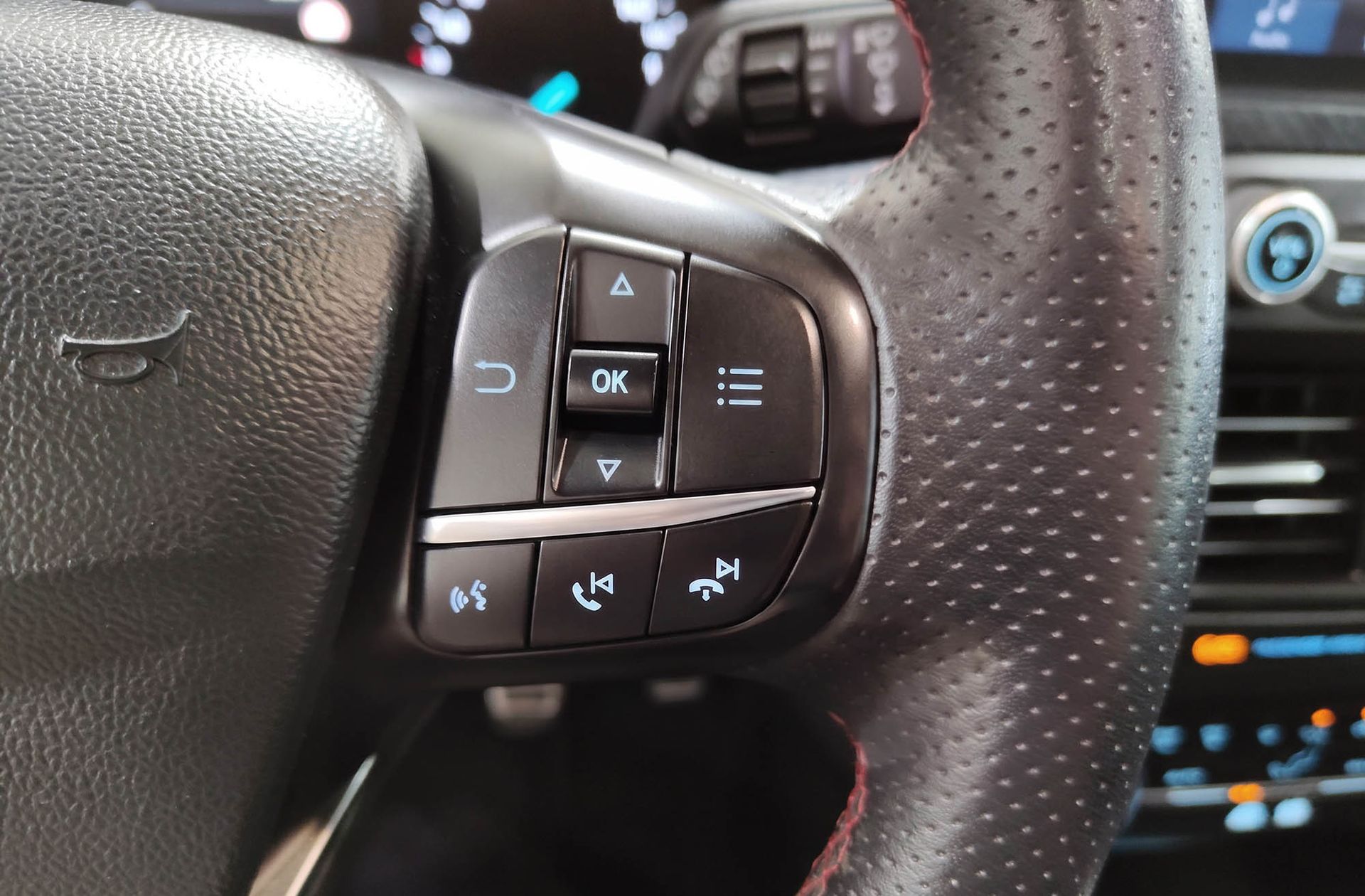 Ford Focus 1.5 EcoBoost ST-Line - foto 27