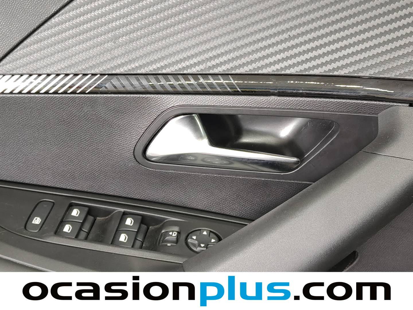 Foto Peugeot 2008 Peugeot 2008 Allure Hybrid eDCS6 (136 CV)