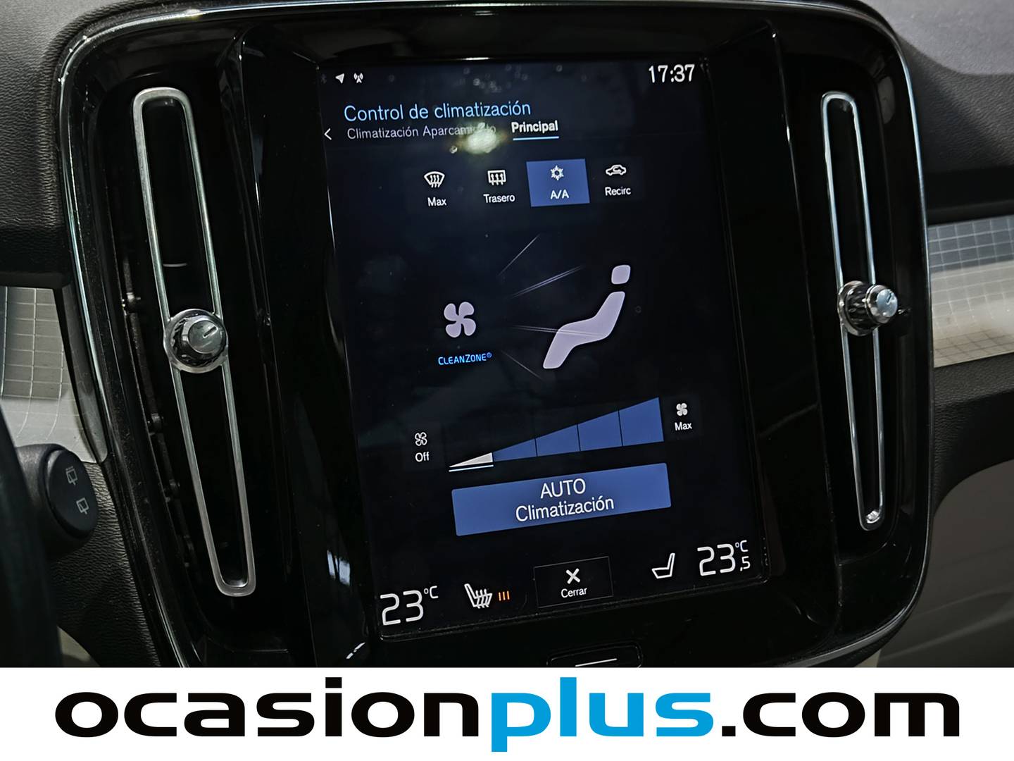 Foto Volvo XC40 Volvo XC40 D3 Momentum Auto (150 CV)