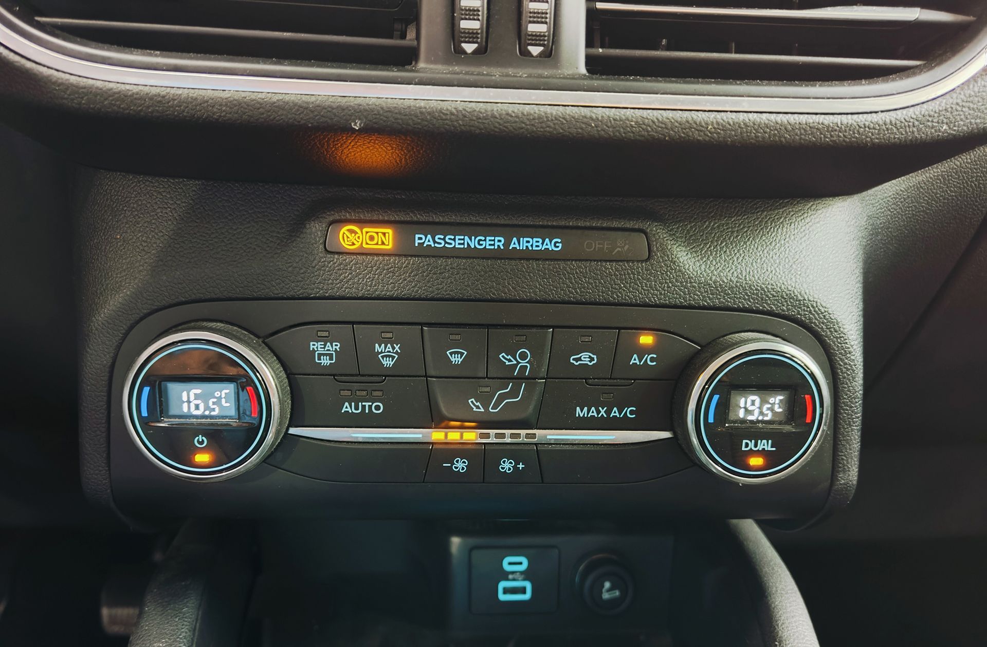 Ford Kuga 2.0 EcoBlue MHEV Titanium - foto 31