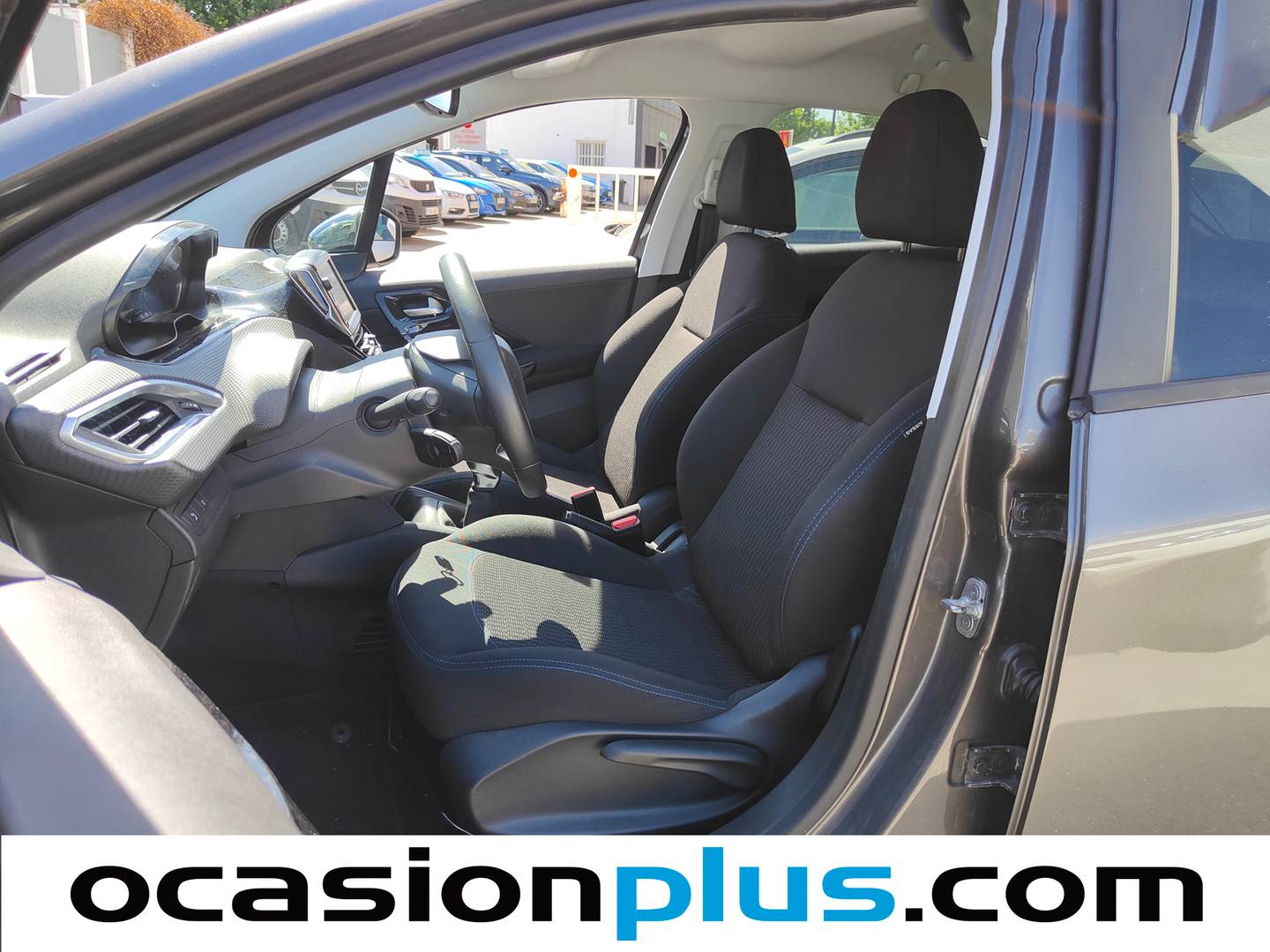 Foto asientos delanteros Peugeot 208 Peugeot 208 PureTech Signature (82 CV)