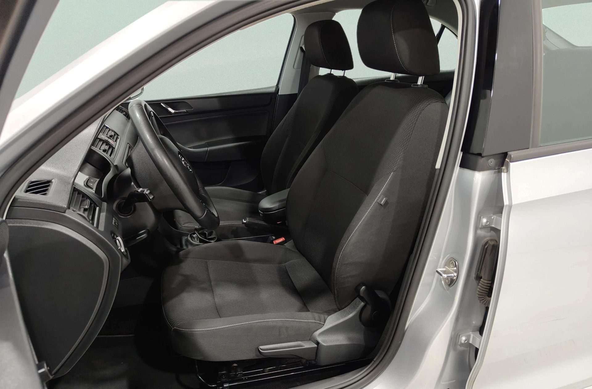 Škoda Rapid 1.6 TDI CR Ambition - foto 8