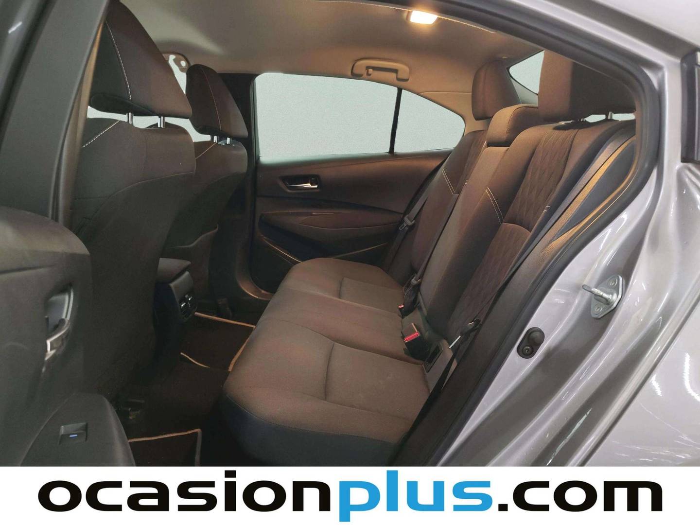 Foto asientos traseros Toyota Corolla Toyota Corolla 1.8 125 Híbrido Active Tech E-CVT Sedán (122 CV)