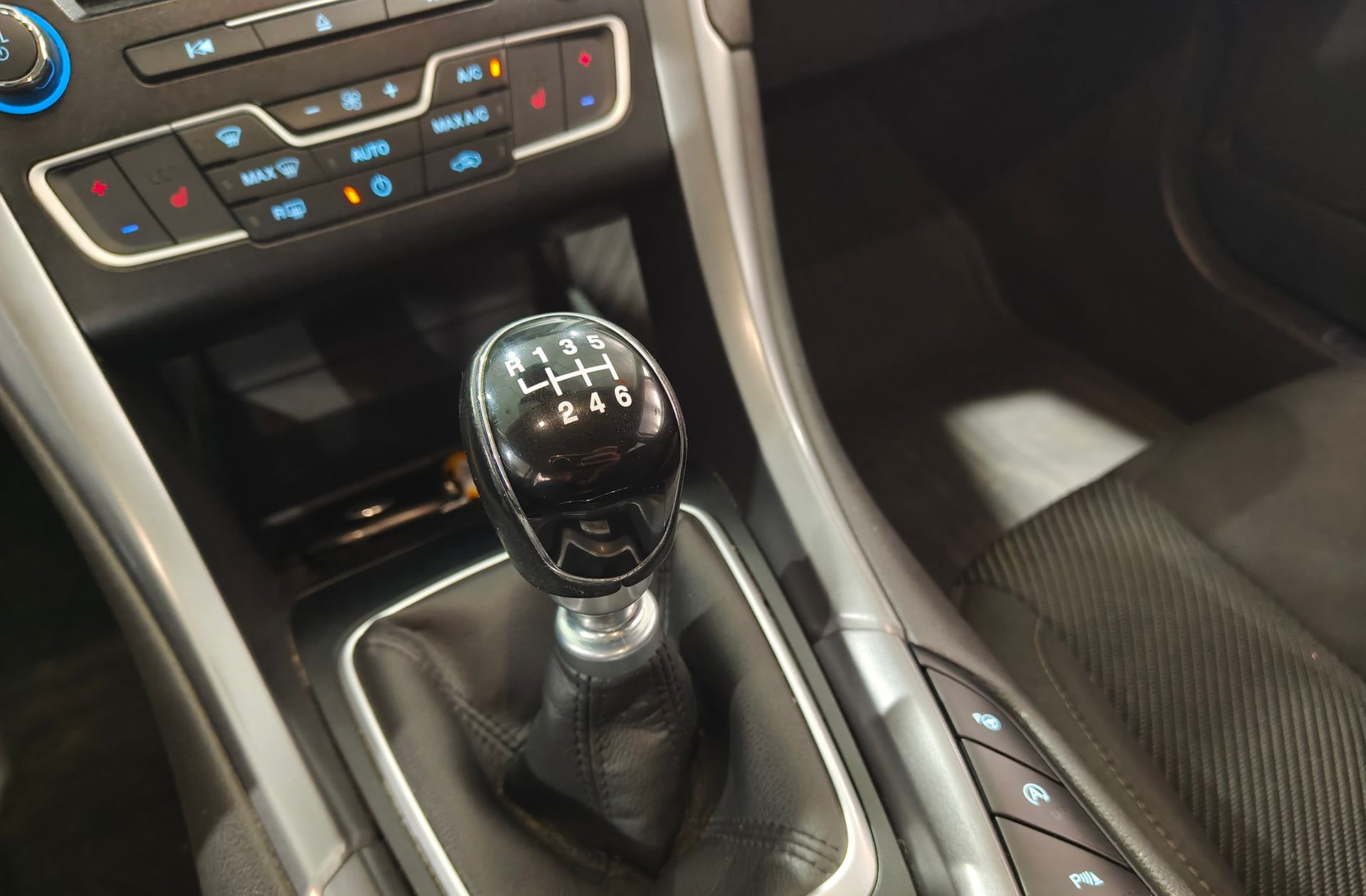 Ford Mondeo 1.5 EcoBoost Titanium - foto 5