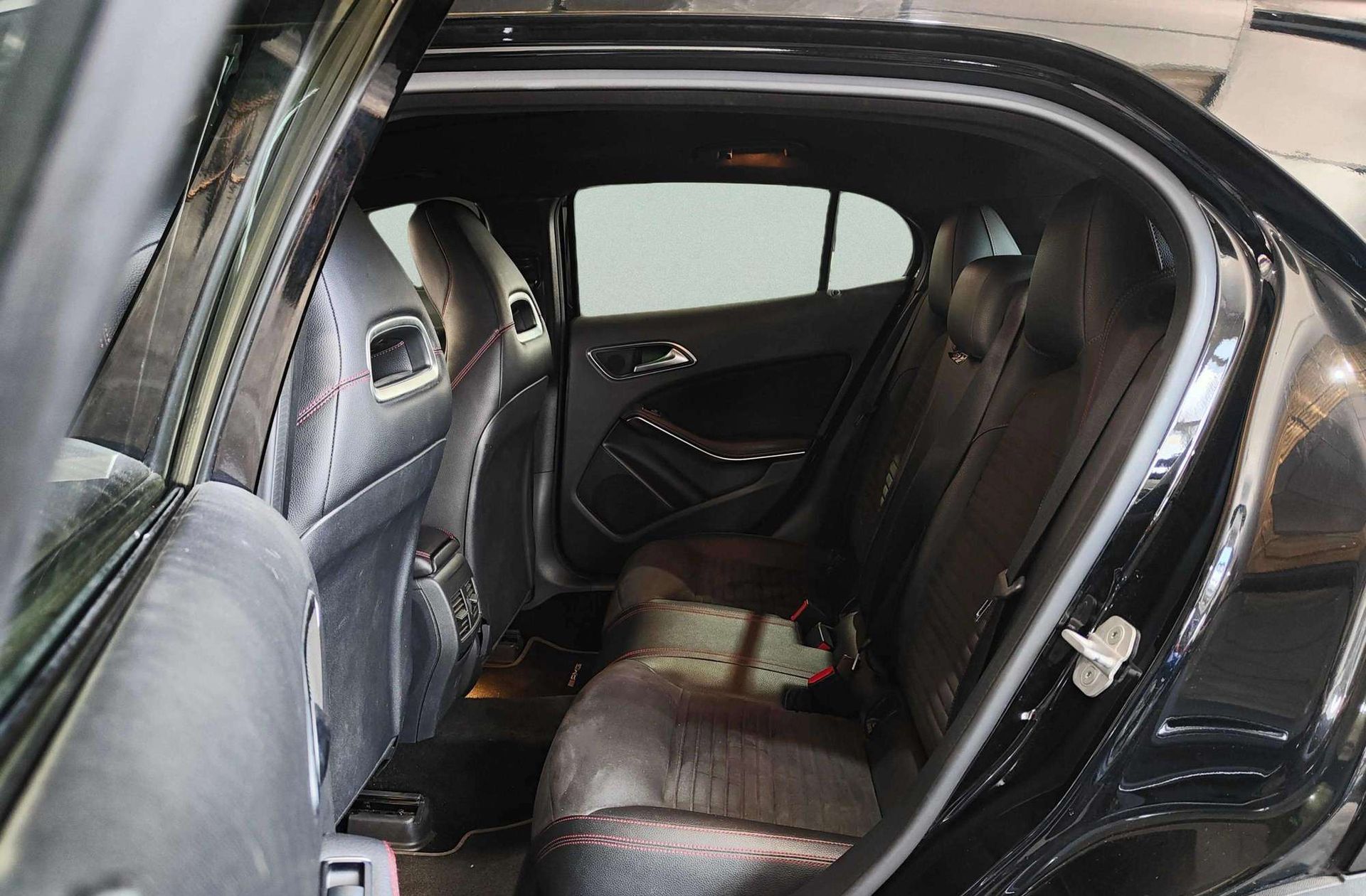 Mercedes-Benz GLA 200 d AMG Line - foto 12