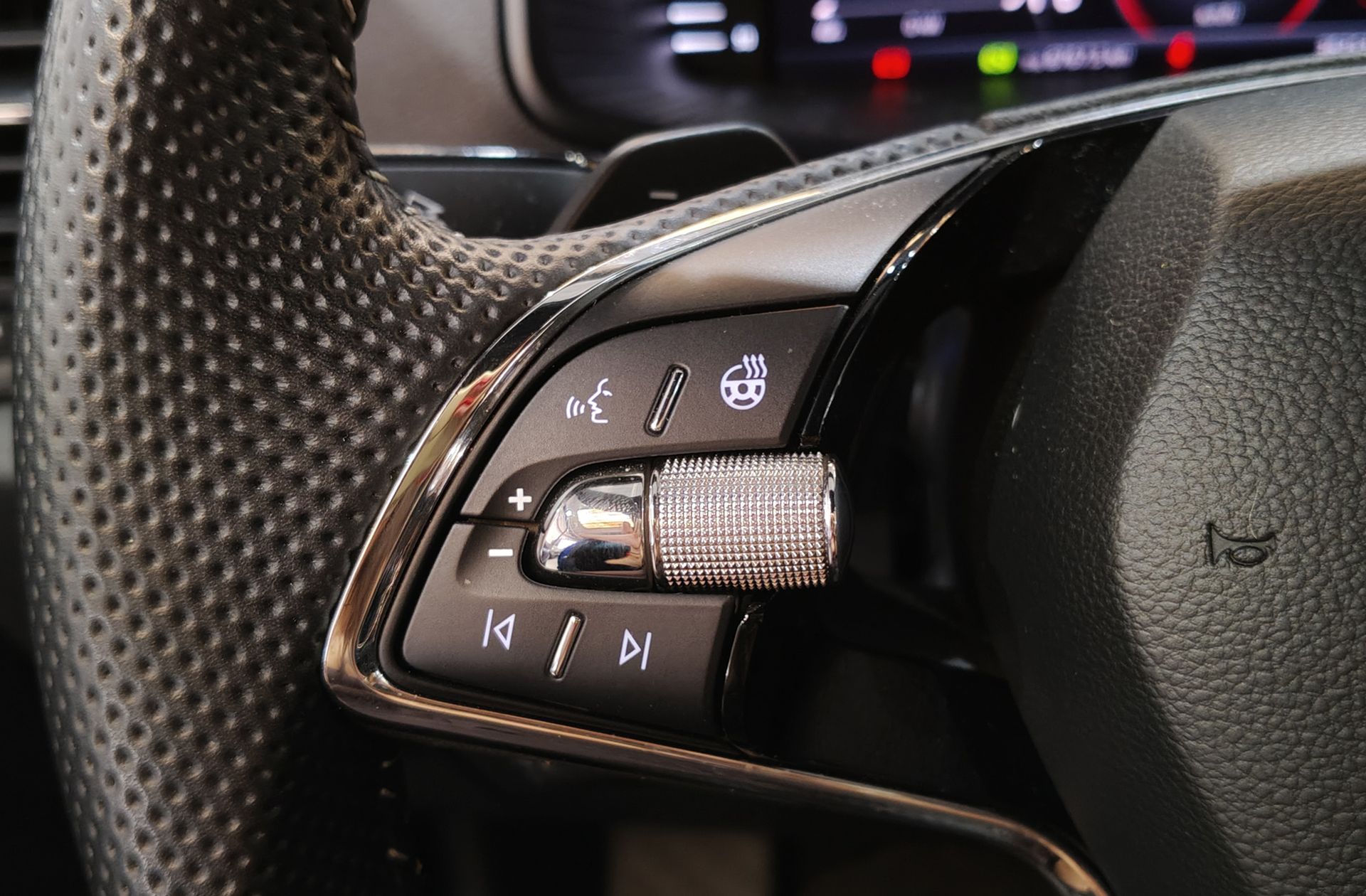 Škoda Karoq 1.5 TSI ACT Sportline DSG - foto 33