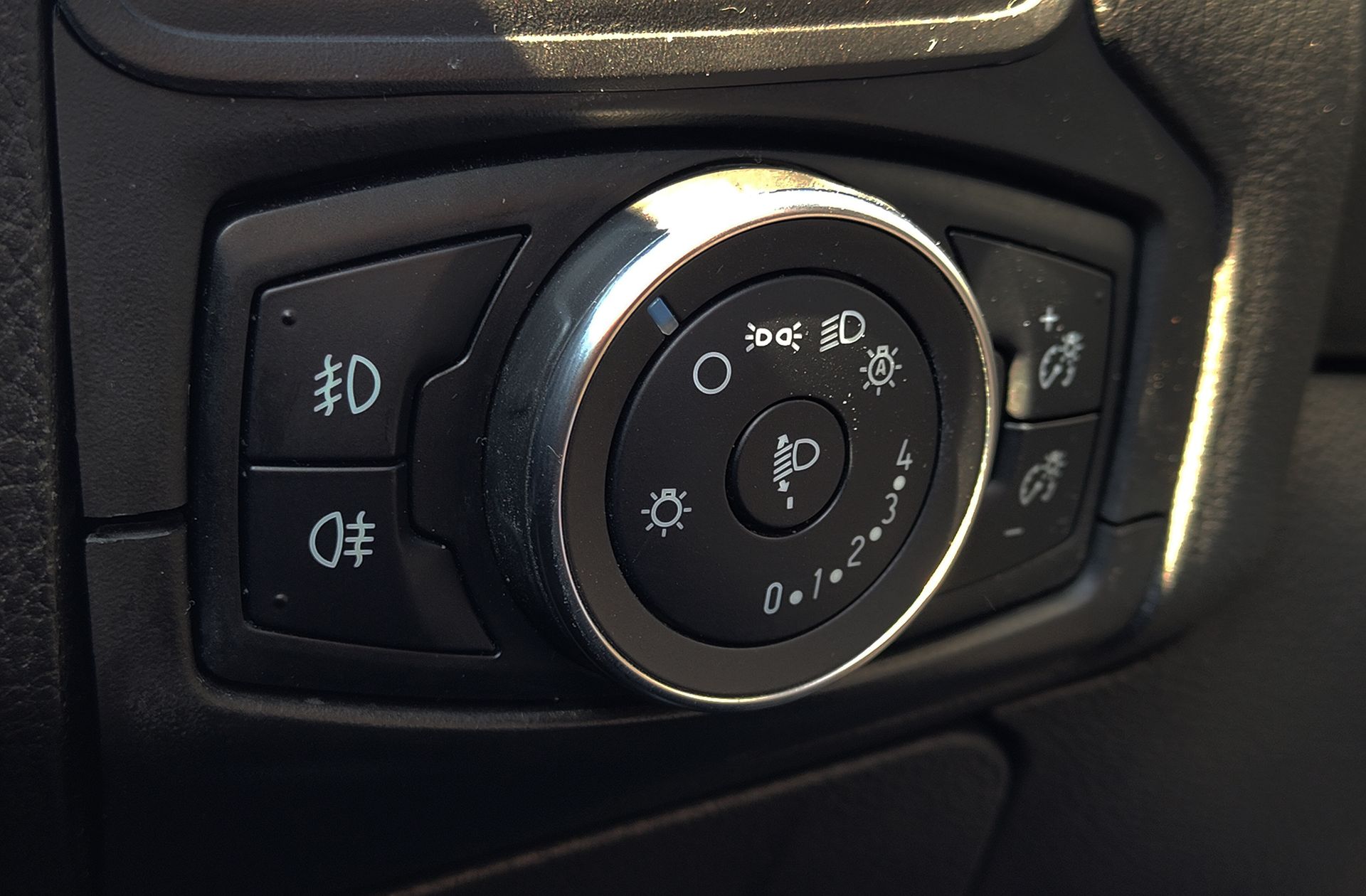 Ford Focus SportBreak 1.0 EcoBoost Business - foto 27
