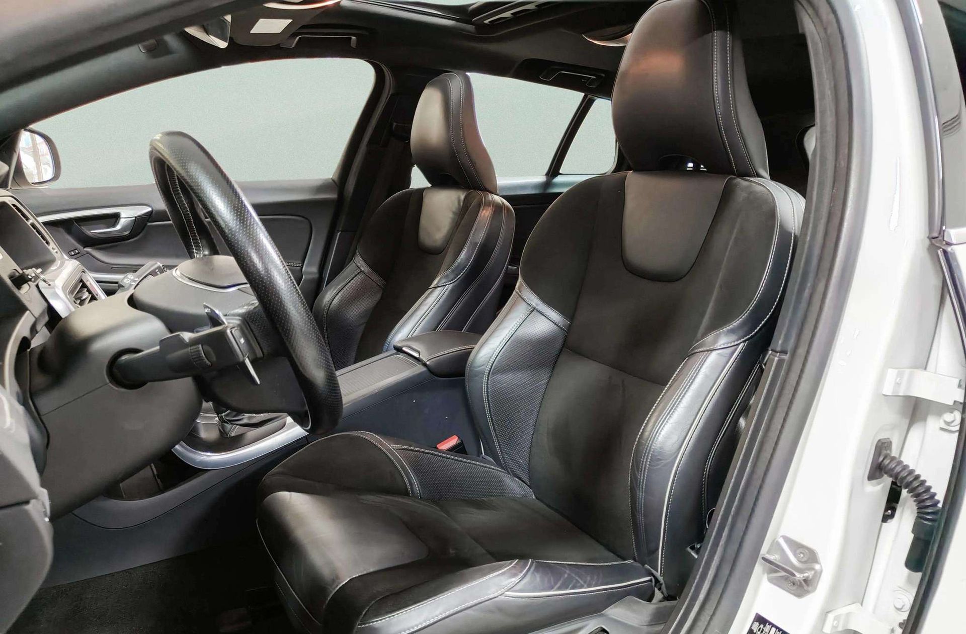Volvo V60 D3 R-Design Momentum - foto 13